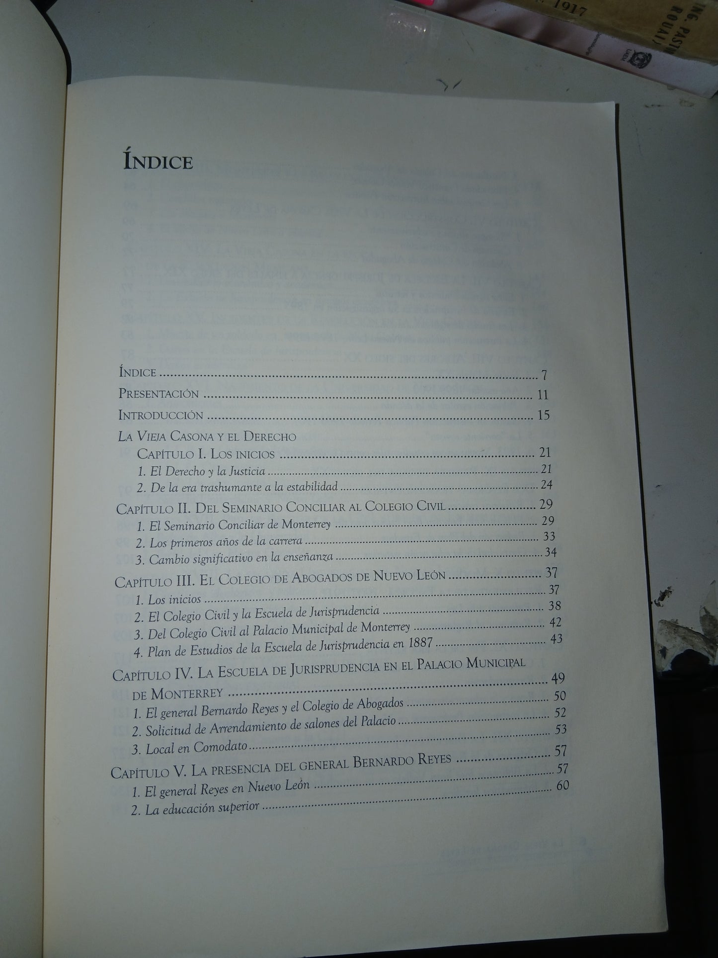 EL ESPÍRITU DEL DERECHO EN NUEVO LEÓN. LA VIEJA CASONA DE LEYES POR SAMUEL FLORES LONGORIA USADO DERECHO LITERARIO 207