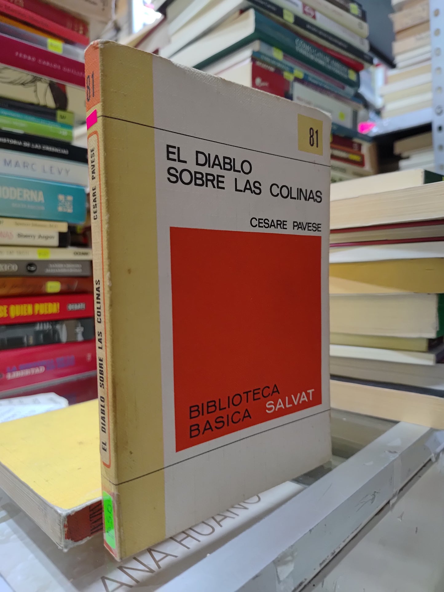 EL DIABLO SOBRE LAS COLINAS POR CESARE PAVESE USADO NOVELAS JUAREZ 507
