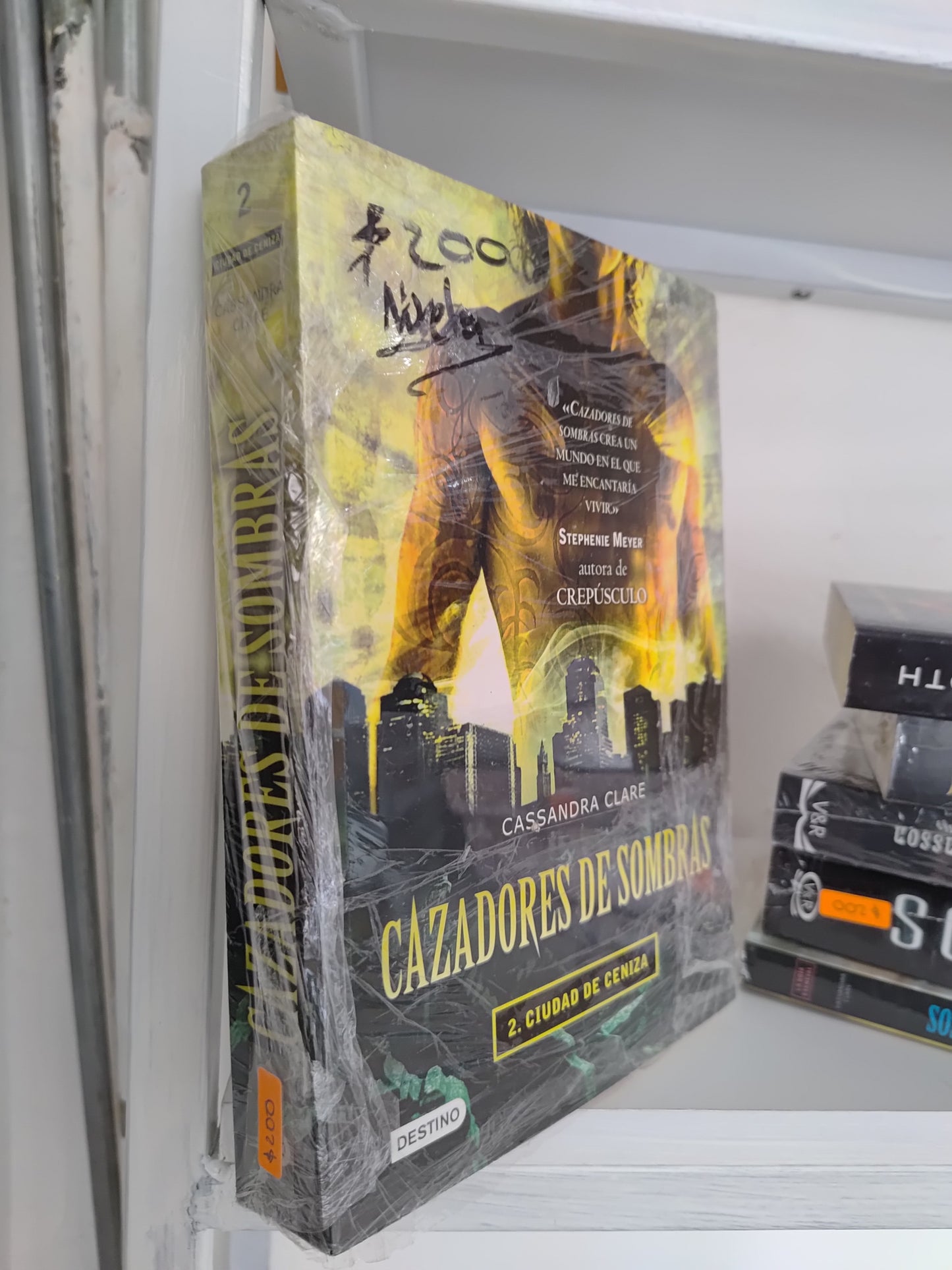 CAZADORES DE SOMBRAS POR 2 CIUDAD EN CENIZAS POR CASSANDRA CLARE USADO NOVELAS JUAREZ 515
