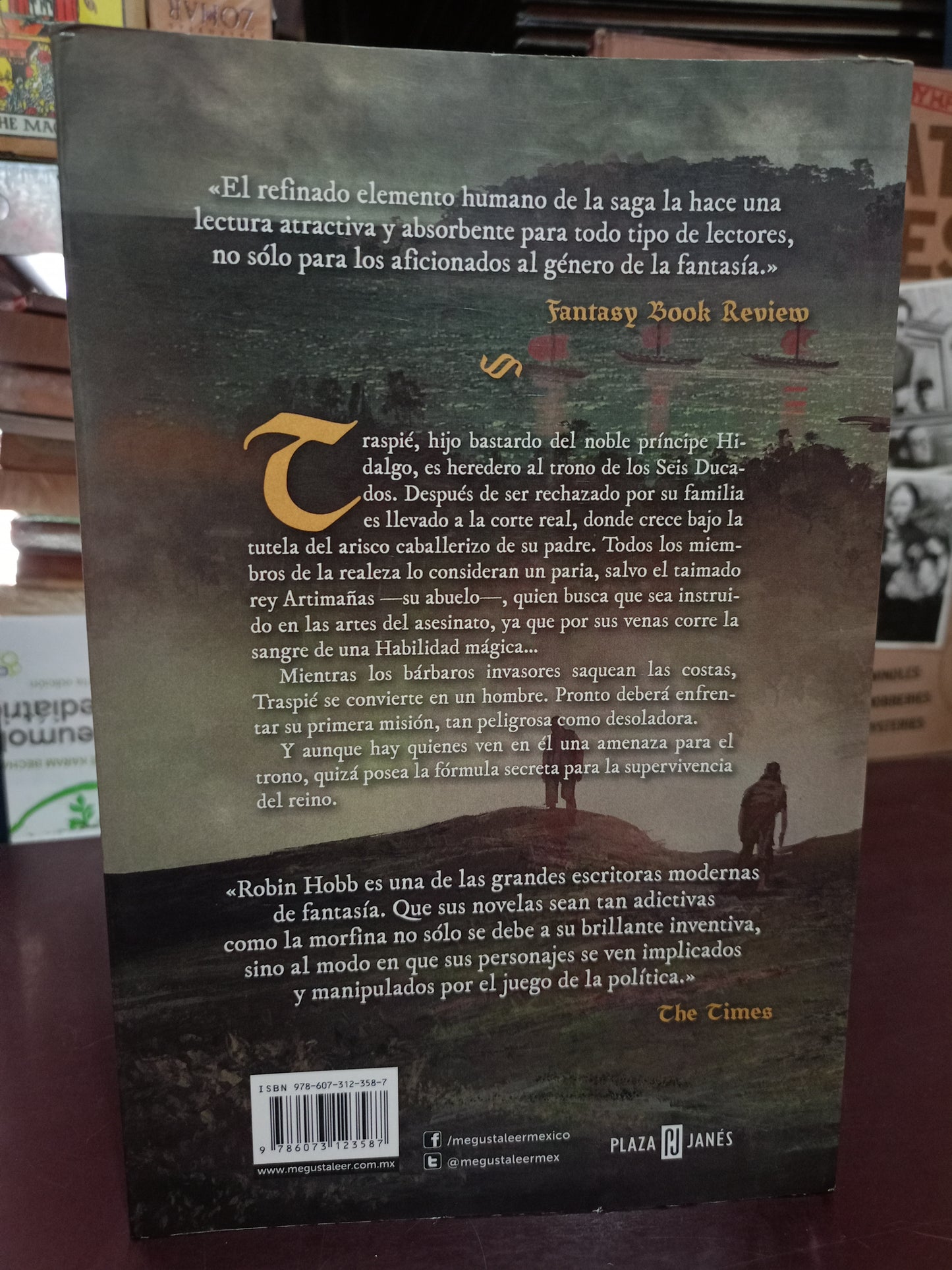 APRENDIZ DE ASESINO TRILOGÍA DEL ASESINO LIBRO I POR ROBIN HOBB USADO NOVELA LITERARIO 305