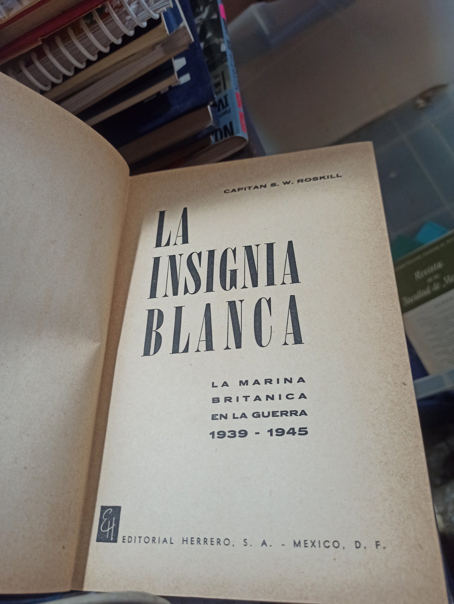 LA INSIGNIA BLANCA POR S. W. ROSKILL USADO 2DA GUERRA ALDAMA