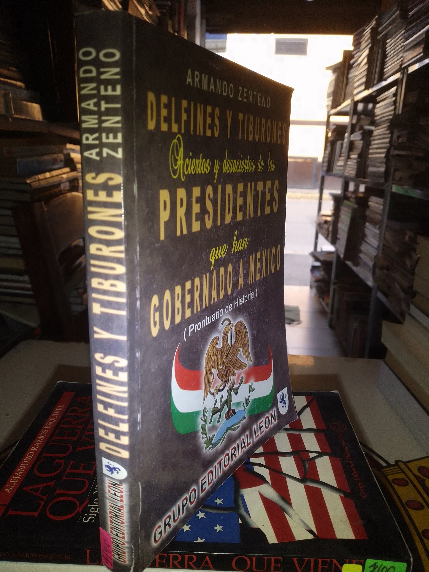 DELFINES Y TIBURONES ACIERTOS Y DESACIERTOS DE LOS PRESIDENTES QUE HAN GOBERNADO A MÉXICO POR ARMANDO ZENTENO USADO POLÍTICA LITERARIO 207