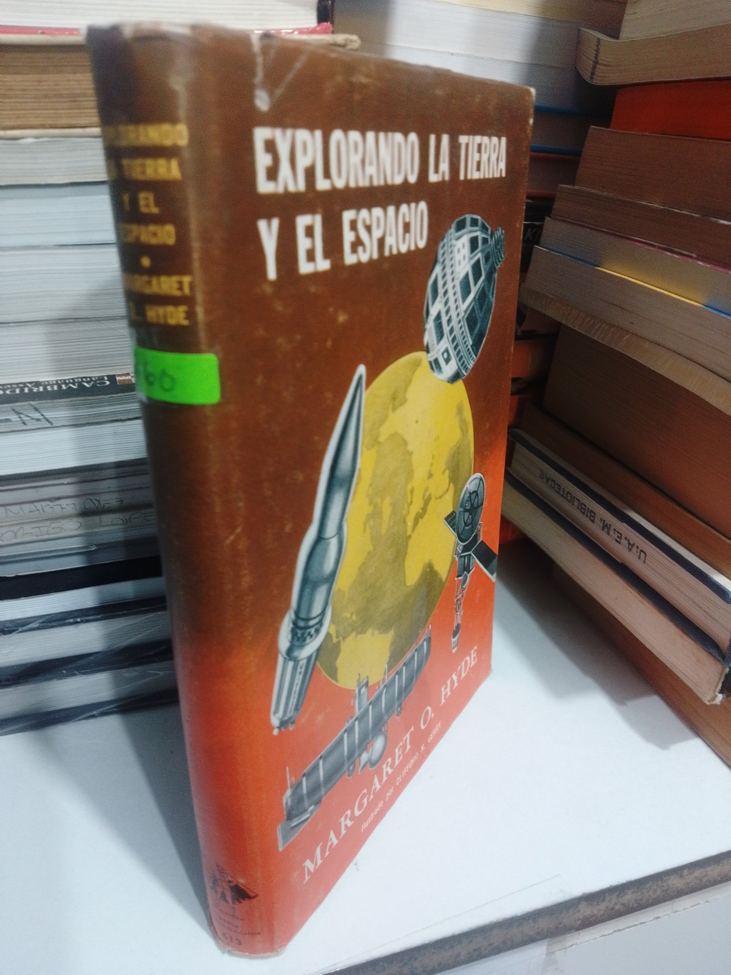 EXPLORANDO LA TIERRA Y EL ESPACIO MARGARET O. HYPE USADO CIENCIA JUAREZ #507