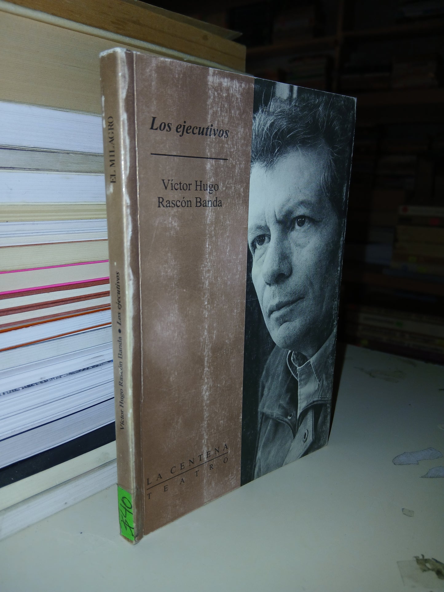 LOS EJECUTIVOS POR VICTOR HUGO RASCÓN BANDA USADO TEATRO LITERARIO 207