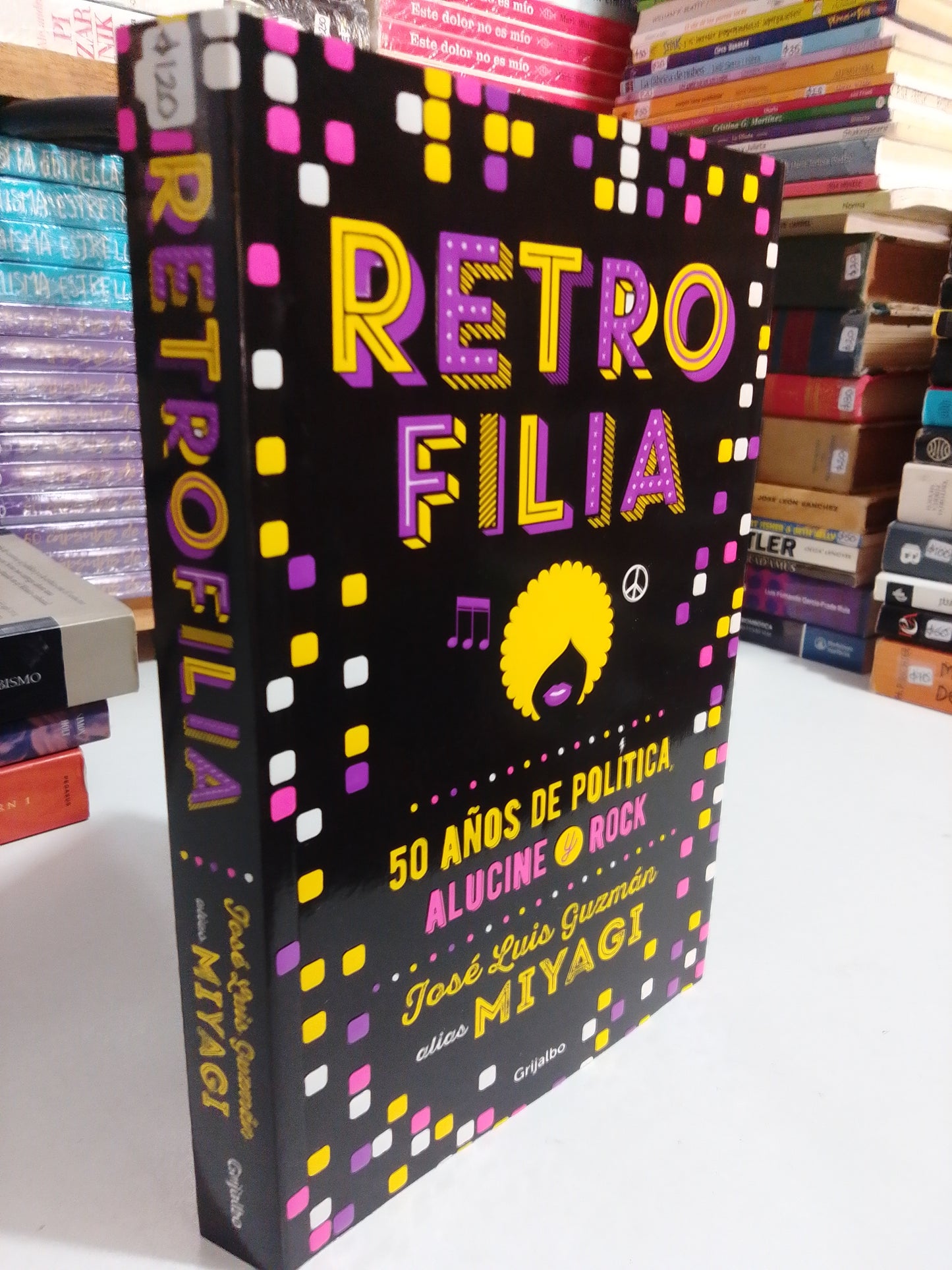 RETROFILIA POR JOSE LUIS GUZMAN USADO NOVELAS JUAREZ