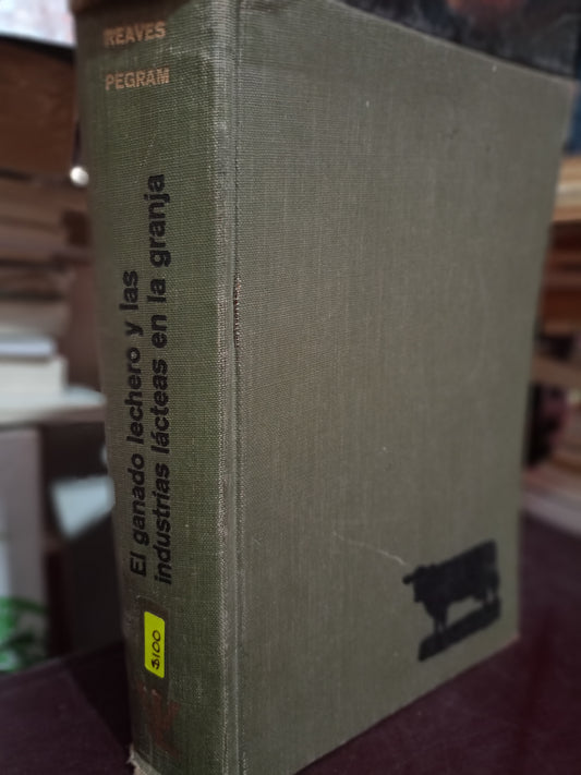 EL GANADO LECHERO Y LAS INDUSTRIAS LACTEAS EN LA GRANJA POR PAUL M. REAVES C.W. PEGRAM USADO OFICIOS LITERARIO 305