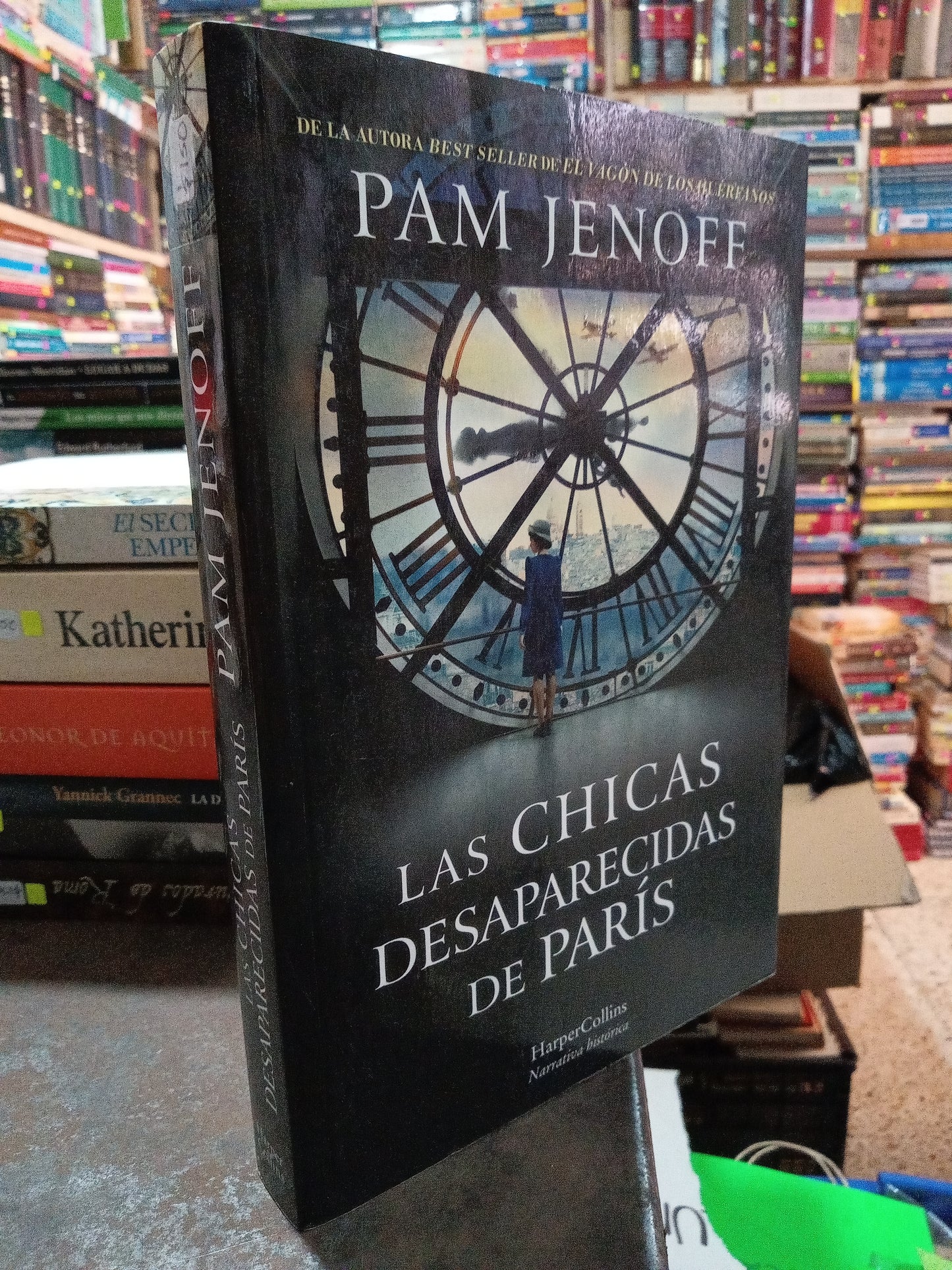 LAS CHICAS DESAPARECIDAS DE PARIS POR PAM JENOFF  USADO NOVELA ALDAMA