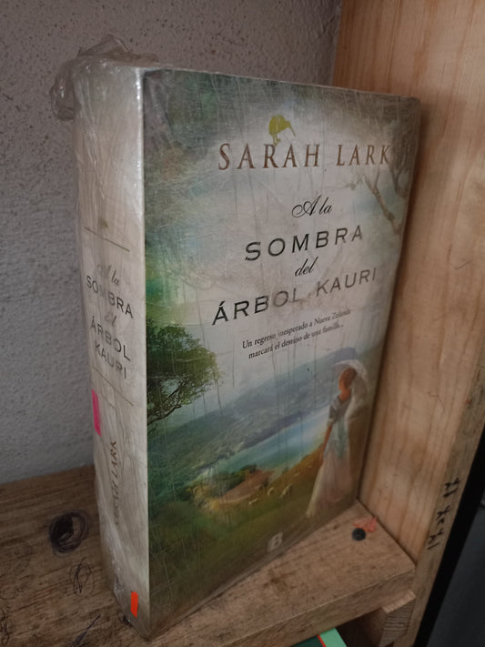 A LA SOMBRA DEL ÁRBOL KAURI POR SARAH LARK NUEVO LIBROS NUEVOS LITERARIO 305