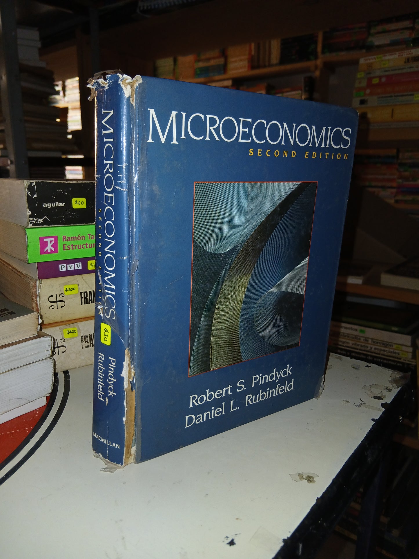 MICROECONOMICS POR ROBERT S. PINDYCK Y DANIEL L. RUBINFELD USADO ADMINISTRACIÓN LITERARIO 207