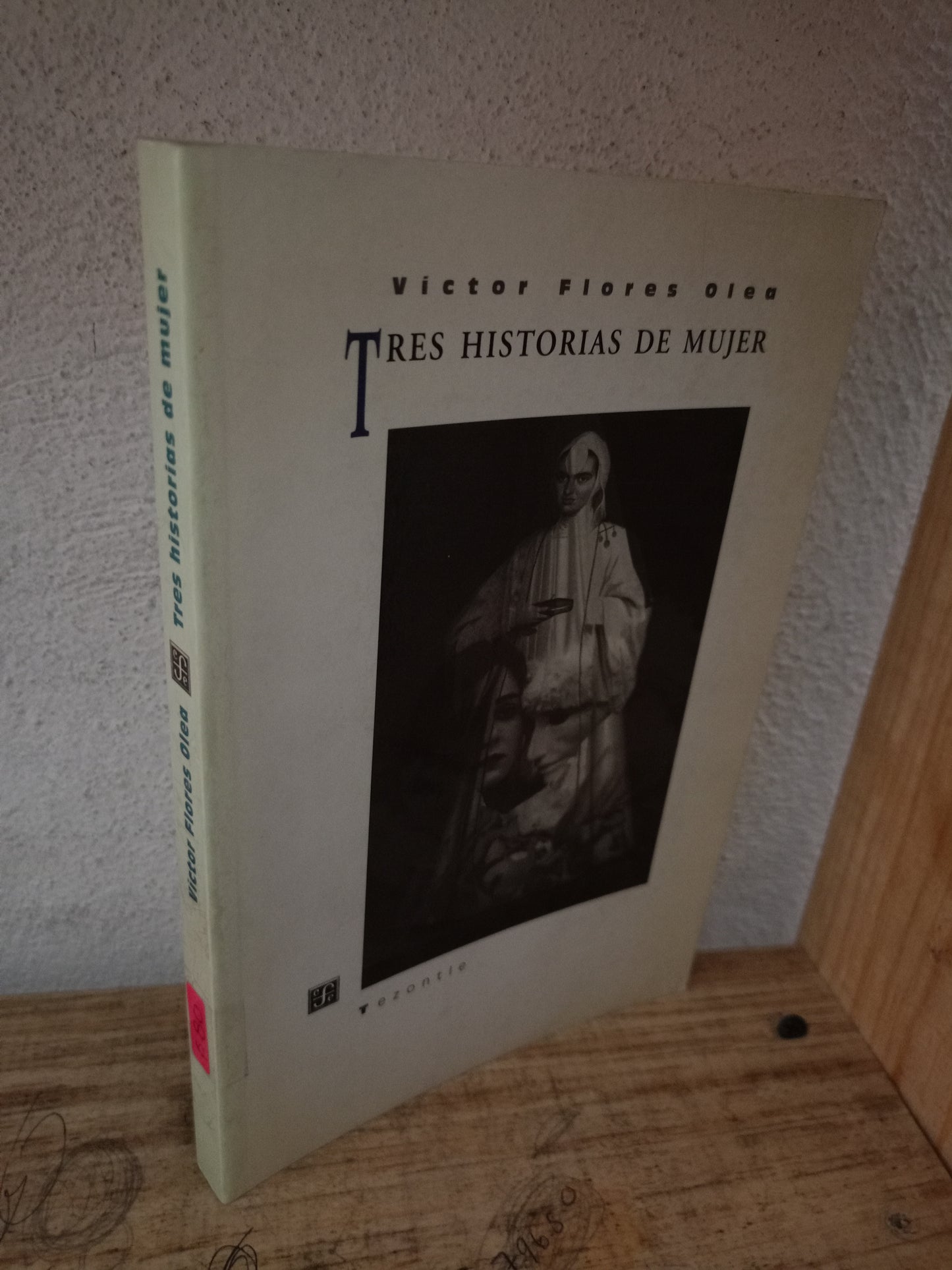TRES HISTORIAS DE MUJER POR VICTOR FLORES OLEA USADO NOVELA LITERARIO 305
