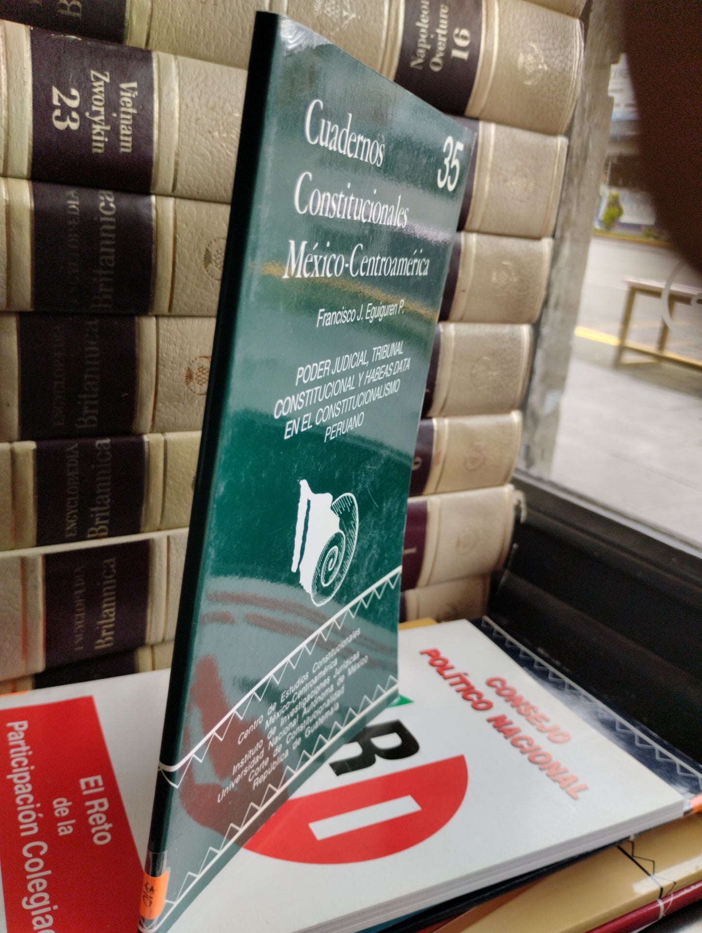 CUADERNOS CONSTITUCIONALES MEXICO CENTROAMERICA PODER JUDICIAL TRIBUNAL CONSTITUCIONAL Y HABEAS DATA EN EL CONSTITUCIONALISMO PERUANO FRANCISCO J EGUIGUREN P USADO POLITICA JUAREZ 515