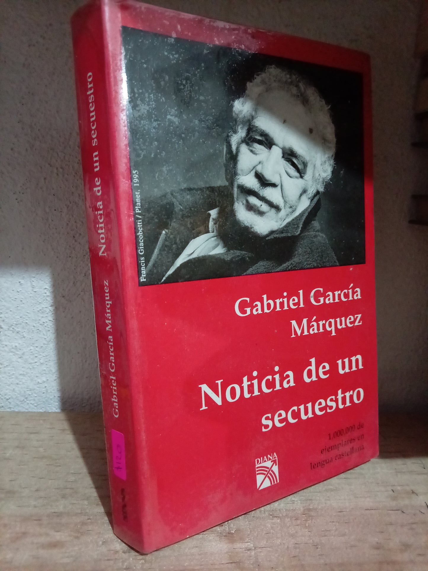 NOTICIAS DE UN SECUESTRO POR GABRIEL GARCÍA MÁRQUEZ USADO NOVELA LITERARIO 305