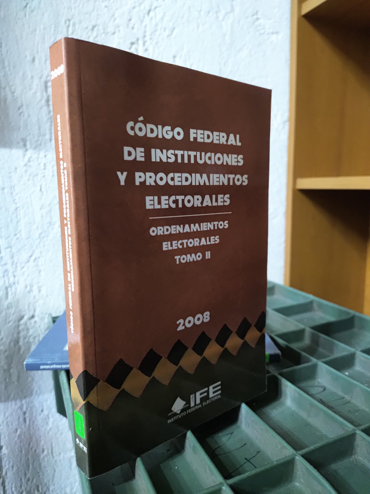 CODIGO FEDERAL DE INSTITUCIONES Y PROCEDIMIENTOS ELECTORALES TOMO 2 2008 POR EL IFE USADO DERECHO JUAREZ 515