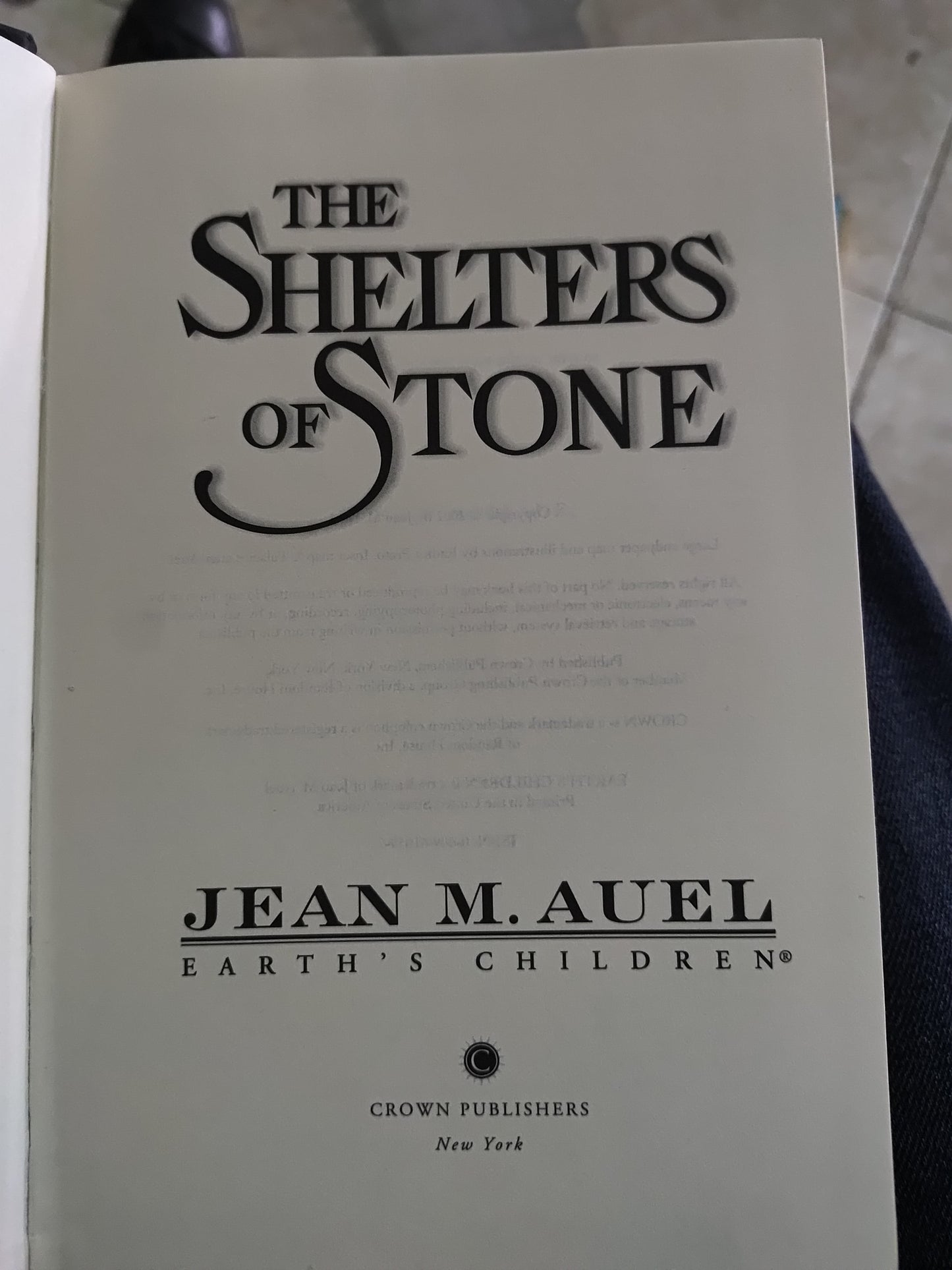 THE SHELTERS OF STONE POR JEAN M. AUEL USADO IDIOMAS JUAREZ 515