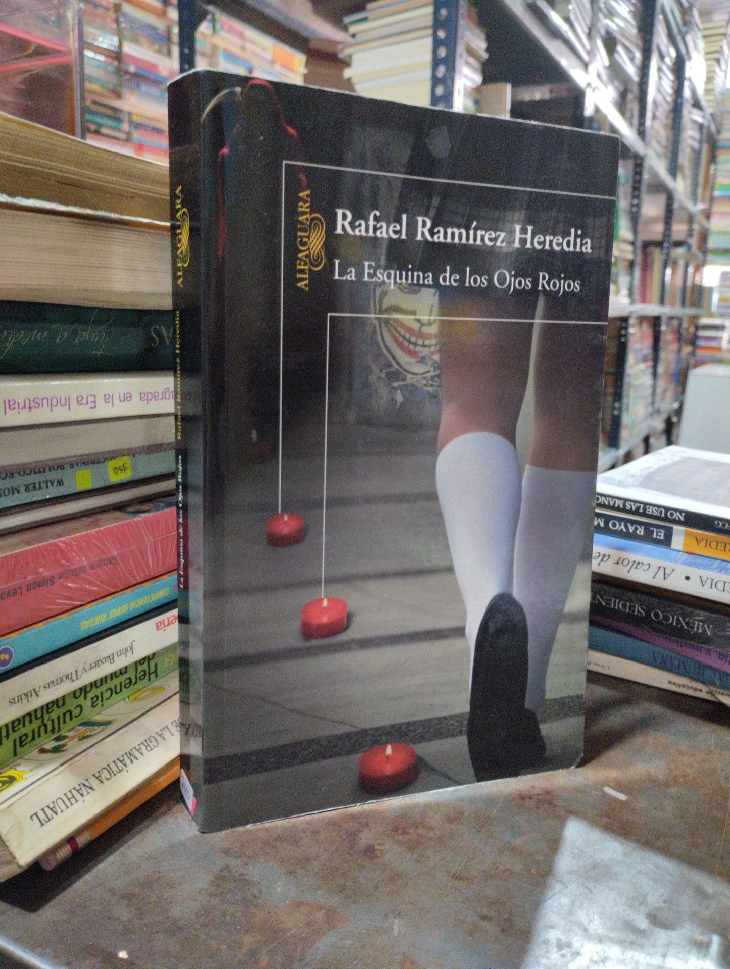LA ESQUINA DE LOS OJOS ROJOS POR RAFAEL RAMÍREZ HEREDIA USADO NOVELA ALDAMA
