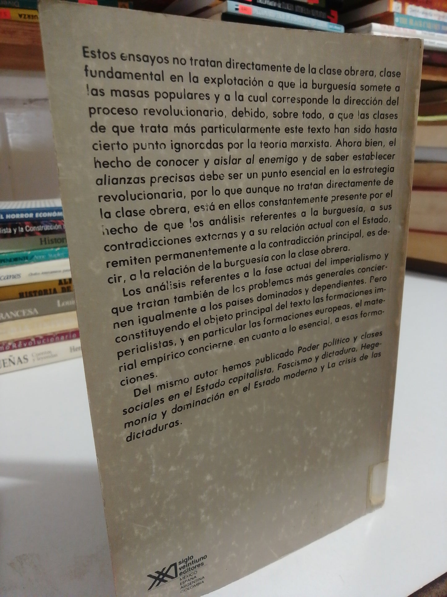 LAS CLASES SOCIALES EN EL CAPITALISMO ACTUAL POR NICOS POULANTZAS USADO HISTORIA JUÁREZ