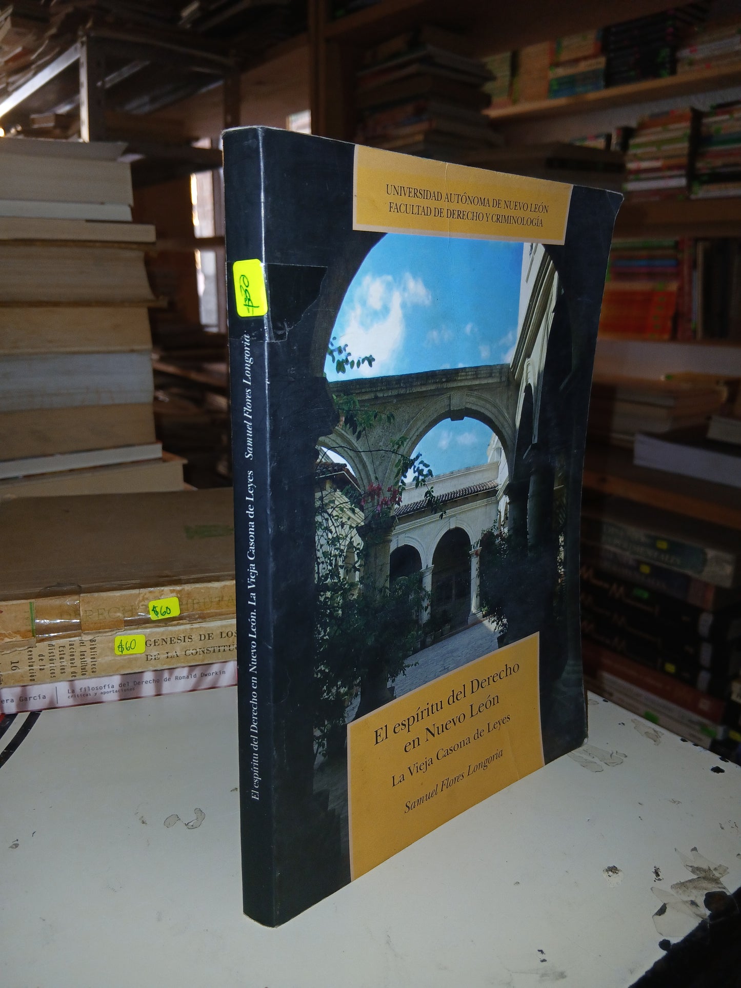 EL ESPÍRITU DEL DERECHO EN NUEVO LEÓN. LA VIEJA CASONA DE LEYES POR SAMUEL FLORES LONGORIA USADO DERECHO LITERARIO 207