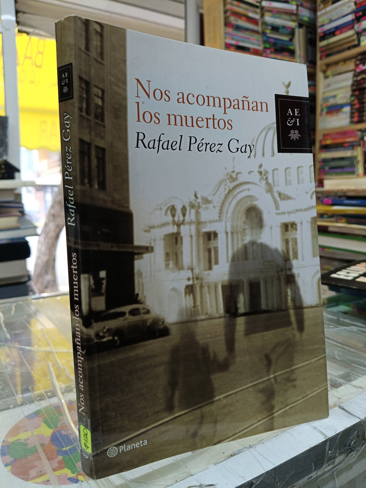 NOS ACOMPAÑAN LOS MUERTOS POR RAFAEL PEREZ GAY USADO NOVELA JUÁREZ 515