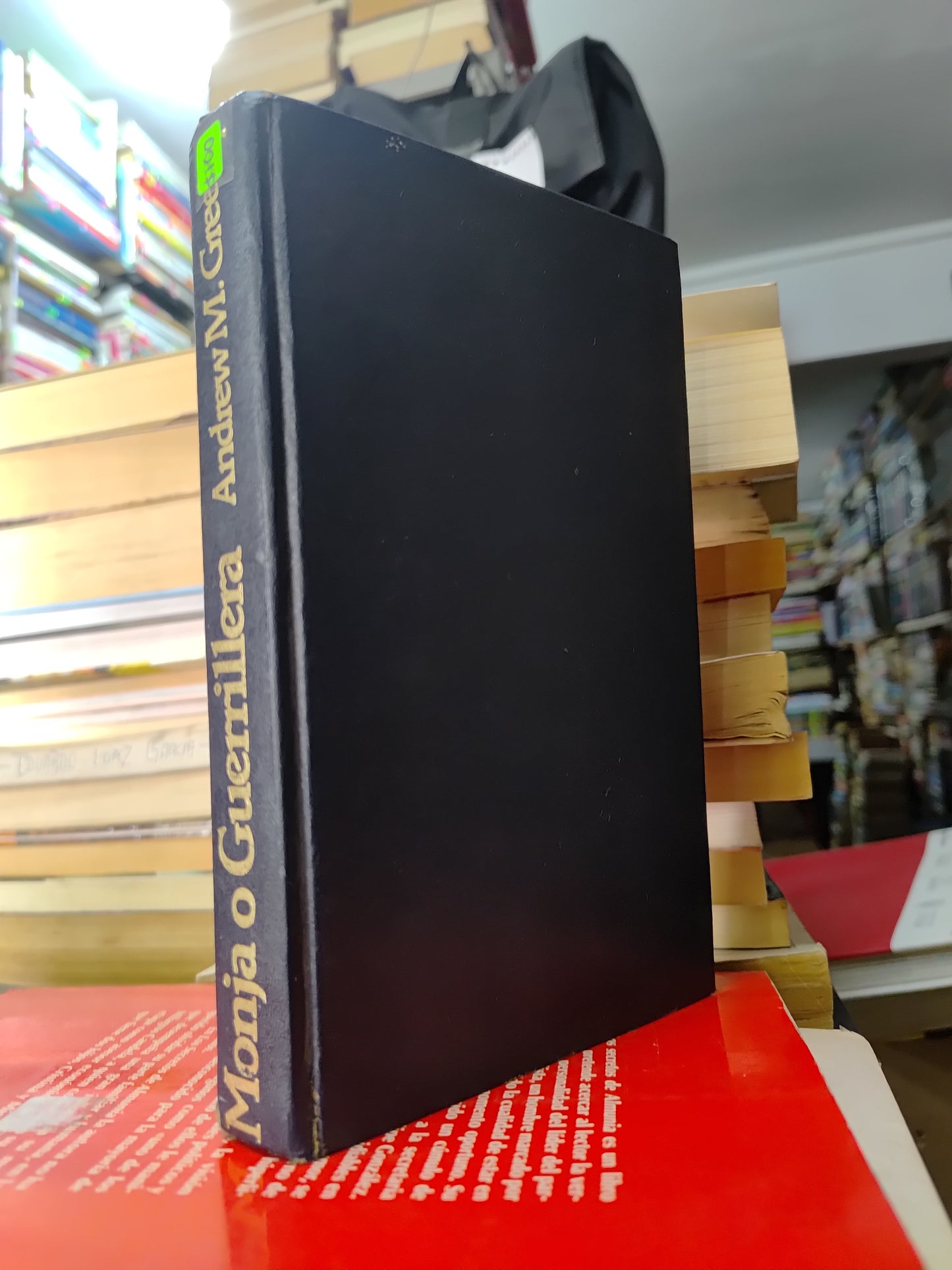 MONJA O GUERRILLERA POR ANDREW M. GREELEY USADO NOVELAS JUAREZ 507