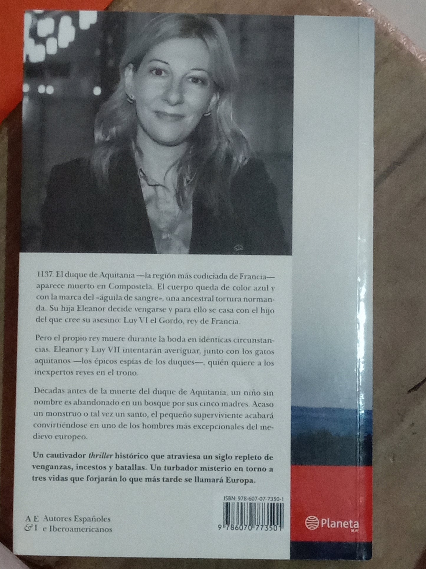 AQUITANIA EVA GAENZ DE URTURI USADO NOVELA LITERARIO #305