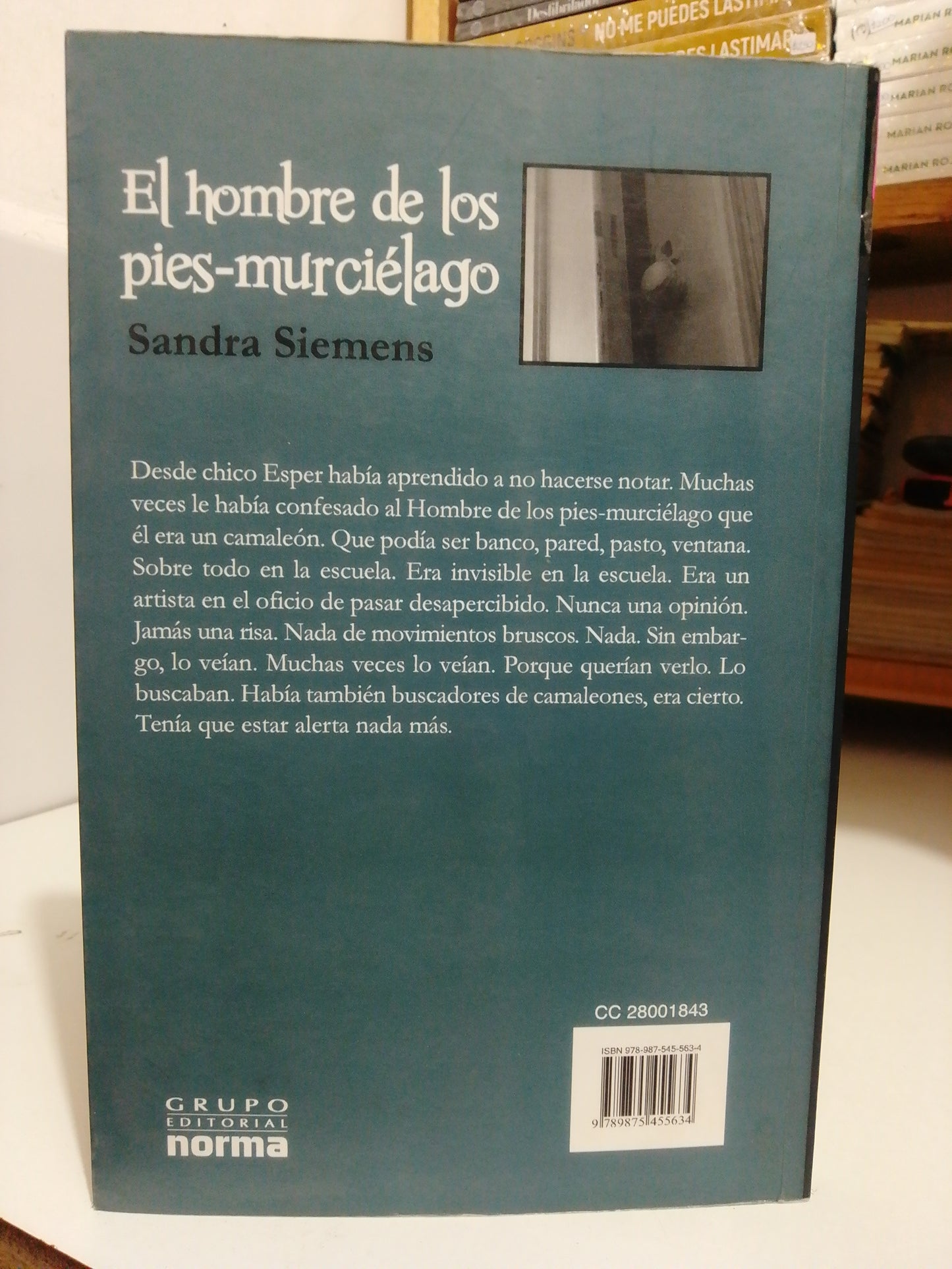 EL HOMBRE DE LOS PIES MURCIÉLAGO POR SANDRA SIEMENS USADO NOVELA JUÁREZ