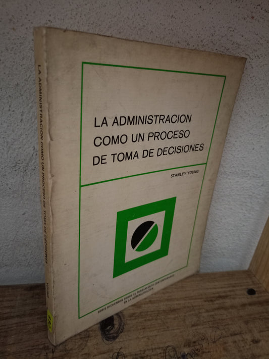 LA ADMINISTRACIÓN COMO UN PROCESO DE TOMA DE DECISIONES POR STANLEY YOUNG USADO ADMINISTRACIÓN LITERARIO 305