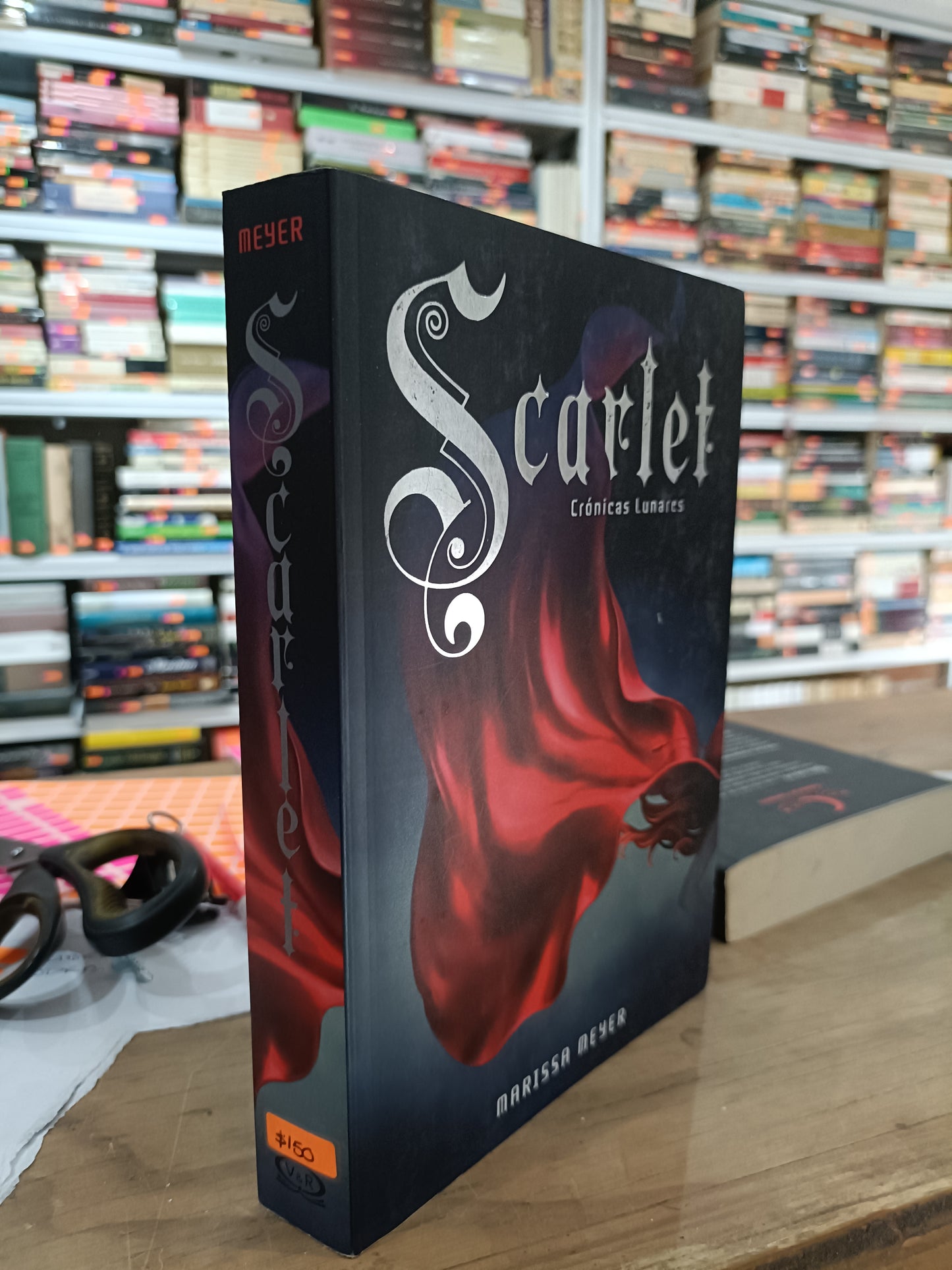 SCARLET CRONICAS LUNARES POR MARISSA MEYER USADO NOVELA JUAREZ 515