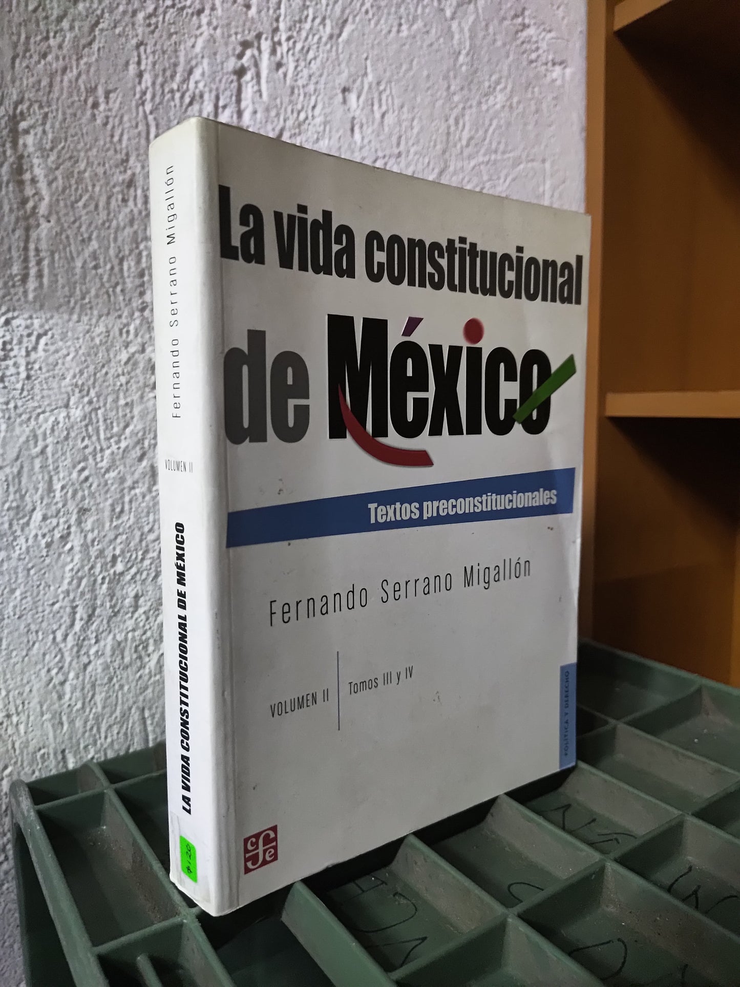 LA VIDA CONSTITUCIONAL DE MEXICO POR FERNANDO SERRANO MIGALLON USADO DERECHO JUAREZ 515