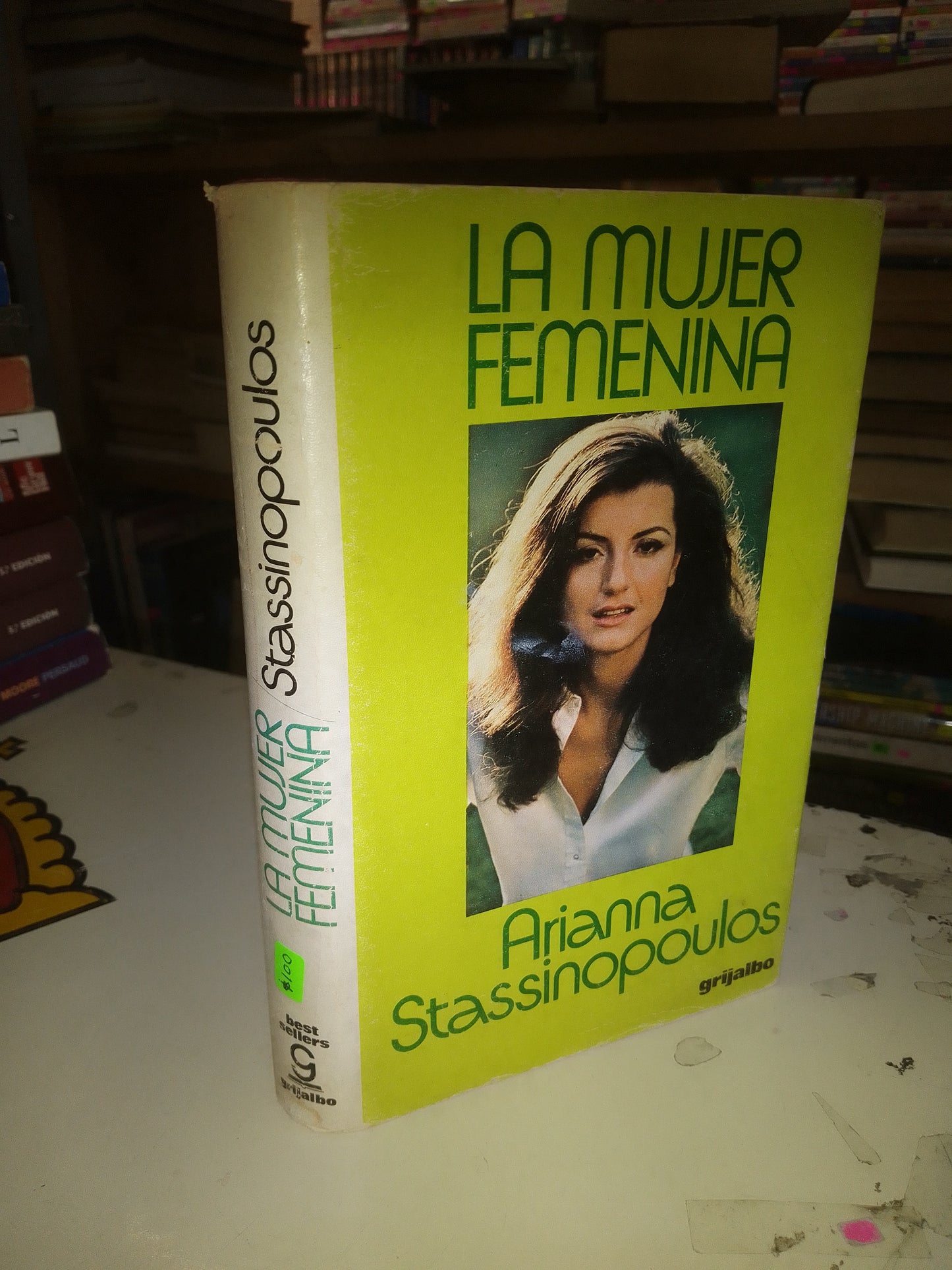 LA MUJER FEMENINA POR ARIANNA STASSINOPOULOS USADO NOVELA LITERARIO 207