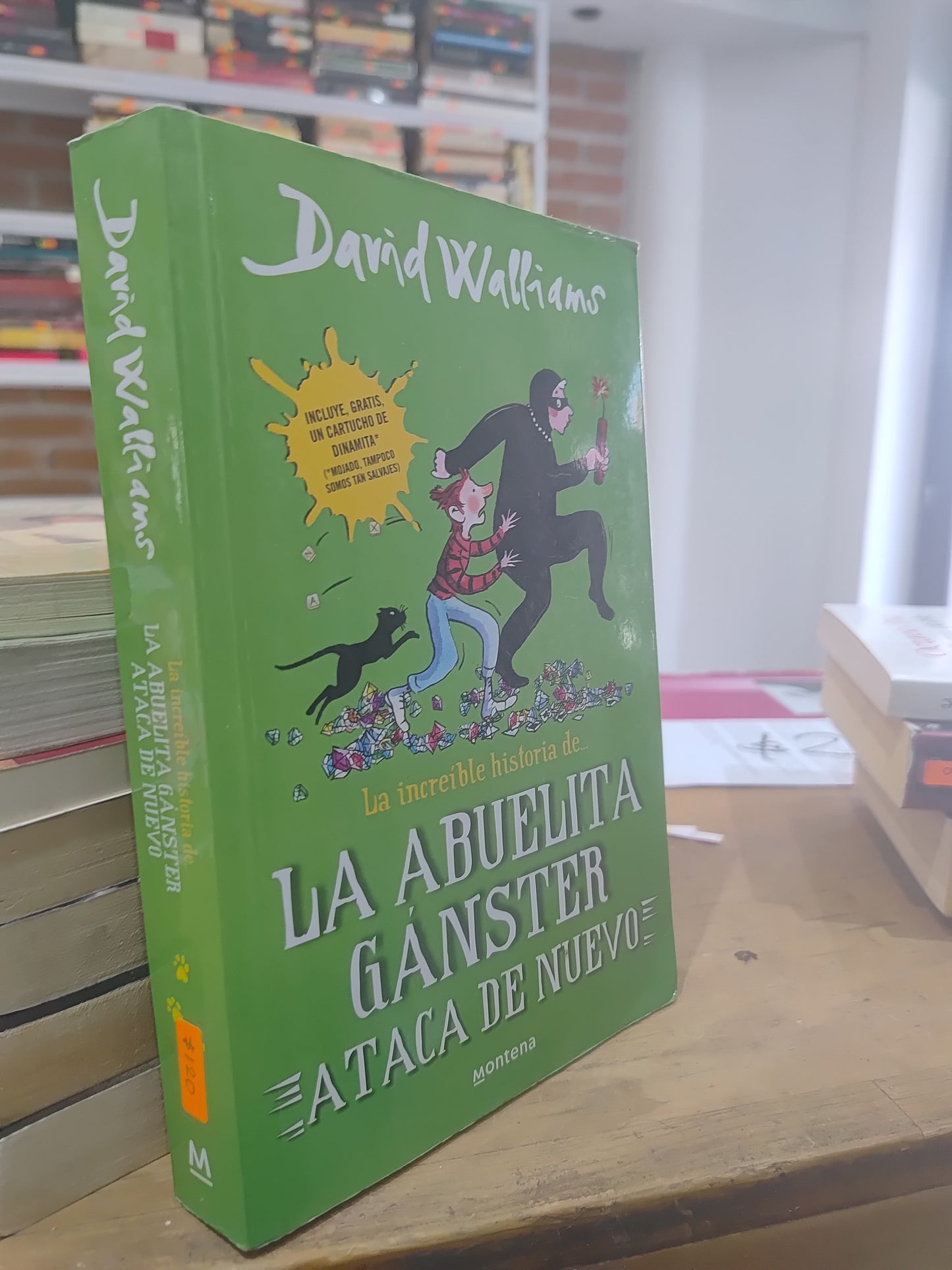 LA ABUELITA GANGSTER POR DAVID WALLIAMS USADO NOVELAS JUAREZ 515