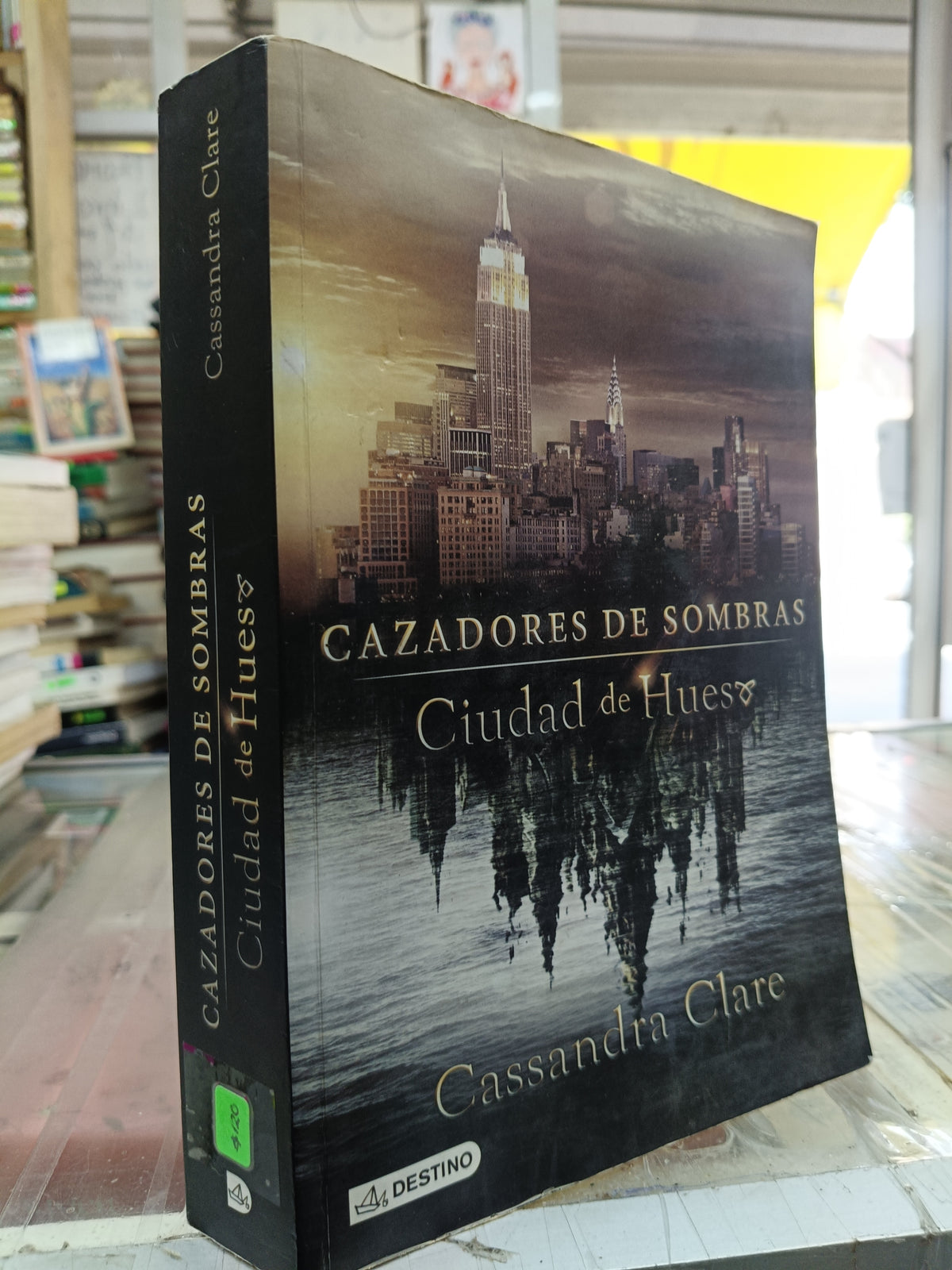 CAZADORES DE SOMBRAS CIUDAD DE HUESO POR CASSANDRA CLARE USADO NOVELA JUAREZ 507