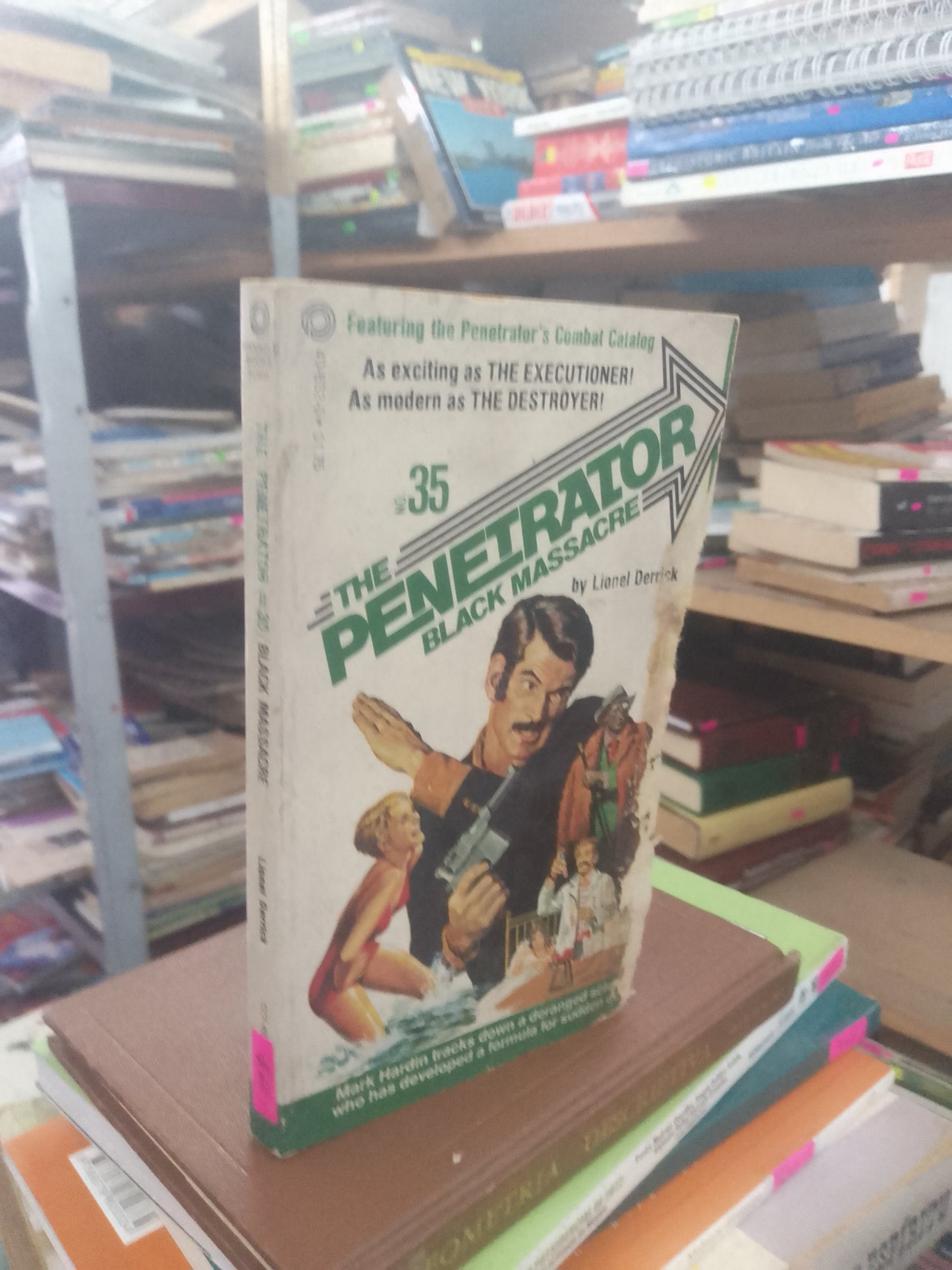 THE PENETRATOR #35 BLACK MASSACRE POR LIONEL DERRICK USADO IDIOMAS LITERARIO 207
