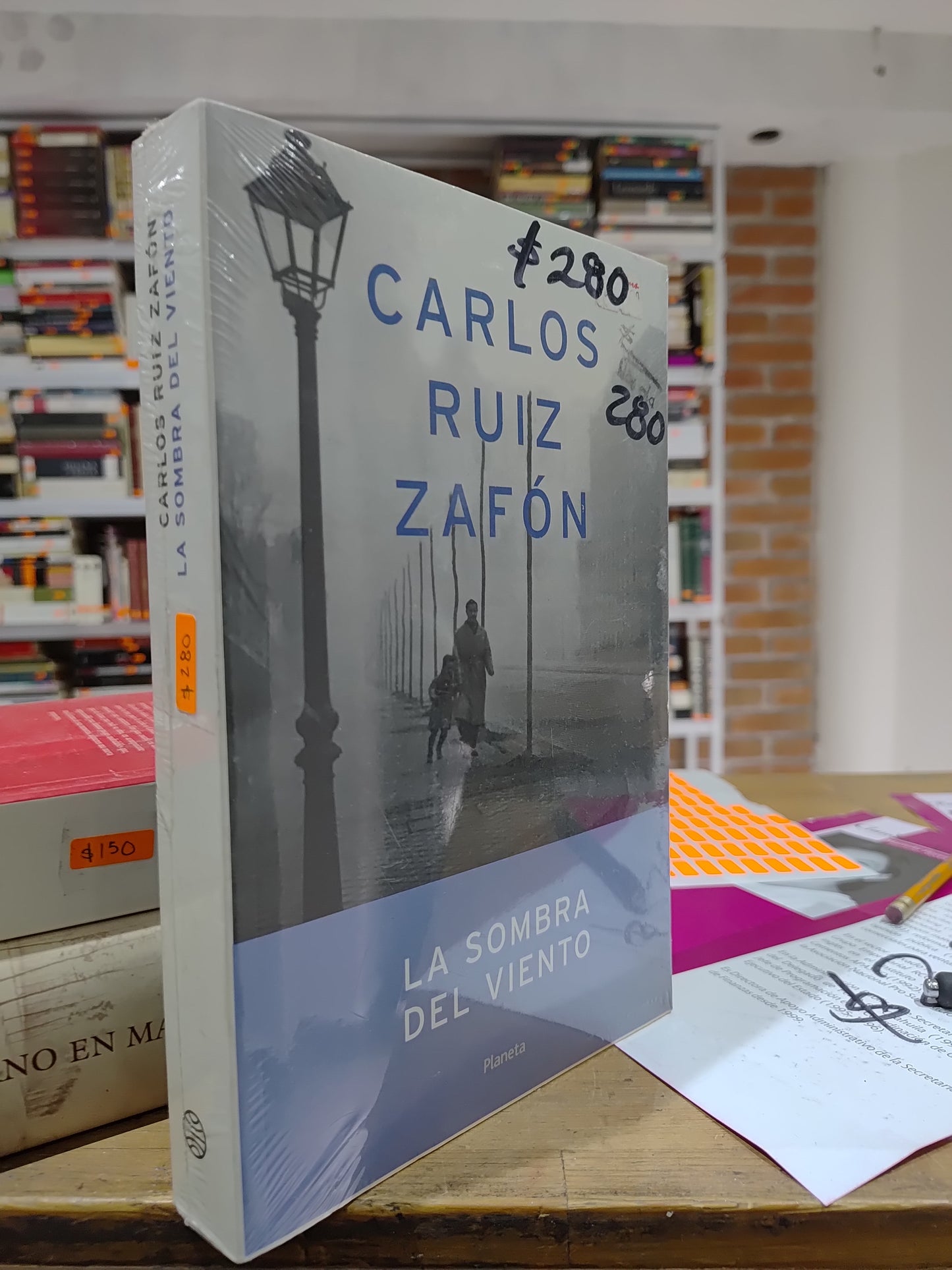 LA SOMBRA DEL VIENTO POR CARLOS RUIZ ZAFON USADO NOVELAS JUAREZ 515