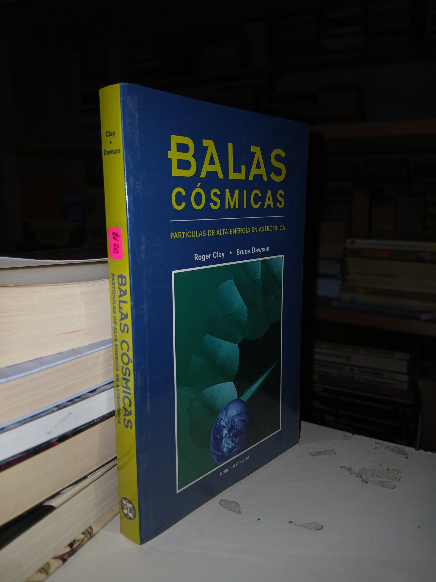 BALAS CÓSMICAS PARTÍCULAS DE ALTA ENERGÍA EN ASTROFÍSICA POR ROGER CLAY Y BRUCE DAWSON USADO CIENCIA LITERARIO 207