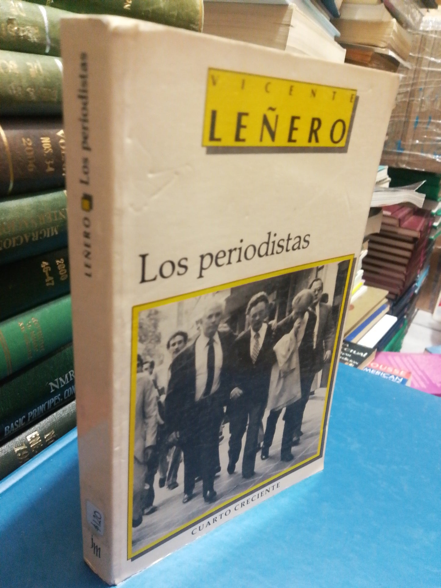 LOS PERIODISTAS POR VICENTE PEÑERO USADO NOVELA JUÁREZ