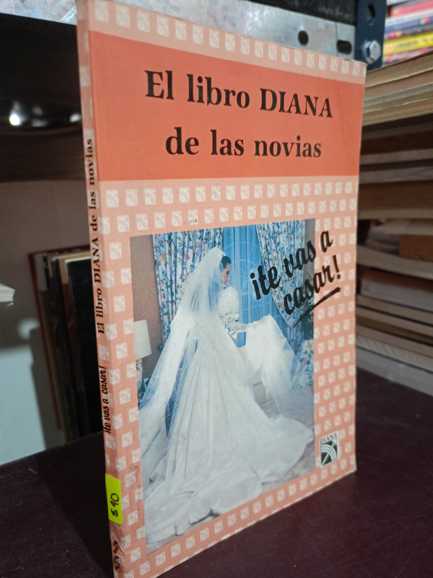 EL LIBRO DIANA DE LAS NOVIAS TE VAS A CASAR USADO OFICIOS LITERARIO 305