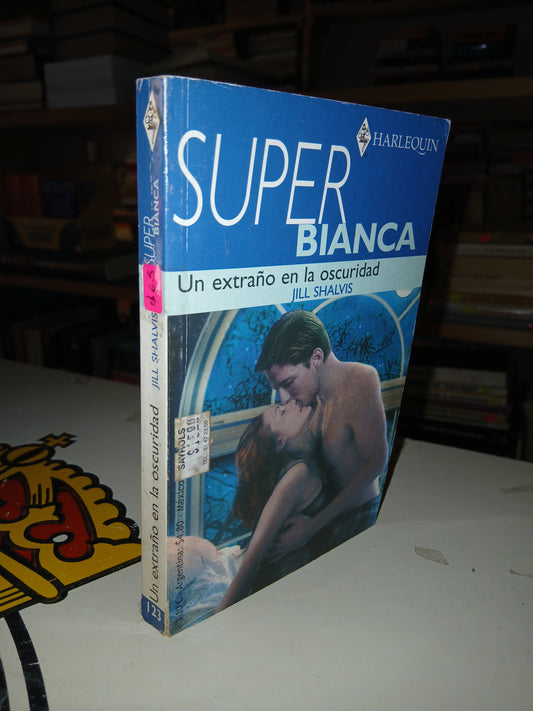 UN EXTRAÑO EN LA OSCURIDAD POR JILL SHALVIS USADO NOVELA LITERARIO 207