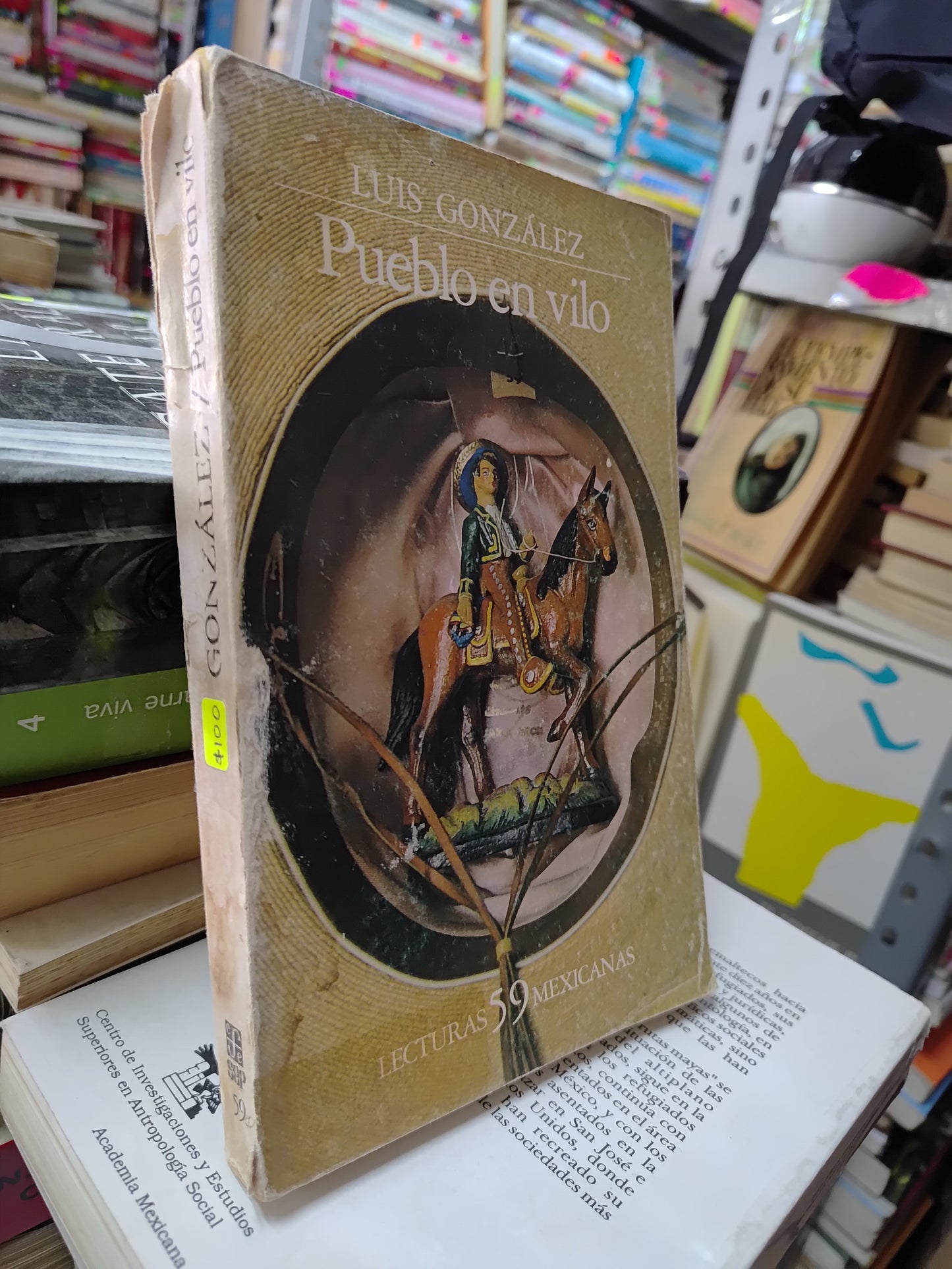 PUEBLO EN VILO POR LUIS GONZALES USADO NOVELAS JUAREZ 507