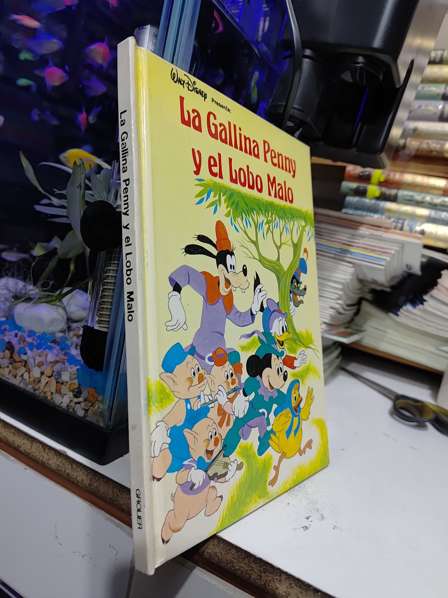 LA GALLINA PENNY Y EL LOBO MALO POR EDITORIAL CUMBRE USADO INFANTILES JUAREZ