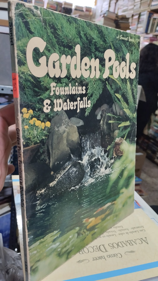 GARDEN POOLS FOUNTAINS E WATERFALLS POR EDITORIAL FIRST PRINTING MAY LIBRO USADO OFICIOS ALDAMA