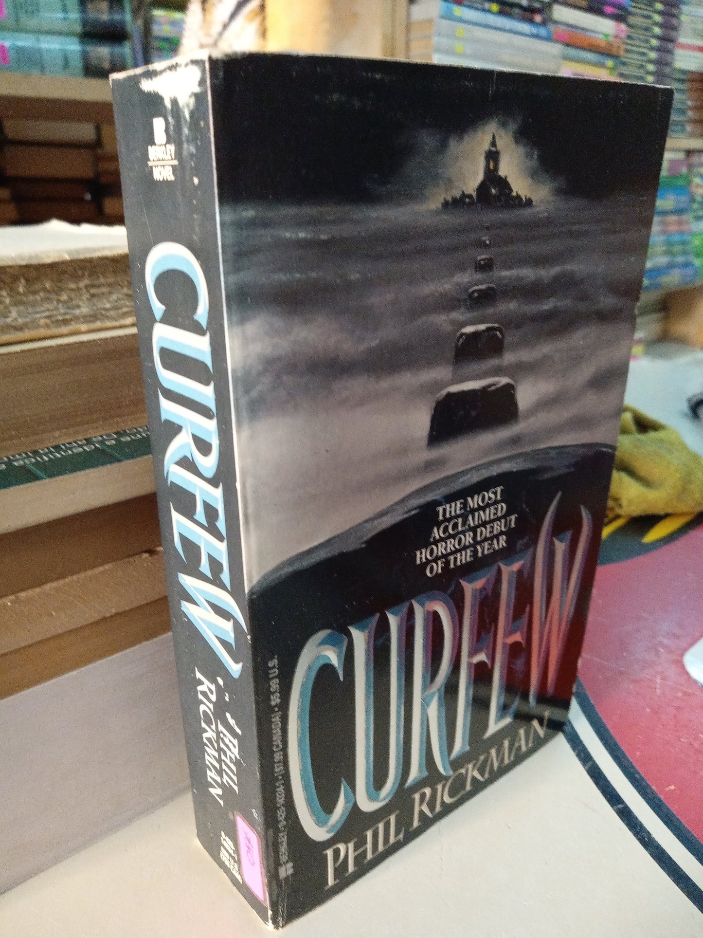 CURFEW POR PHIIL RICKMAN USADO IDIOMAS ALDAMA