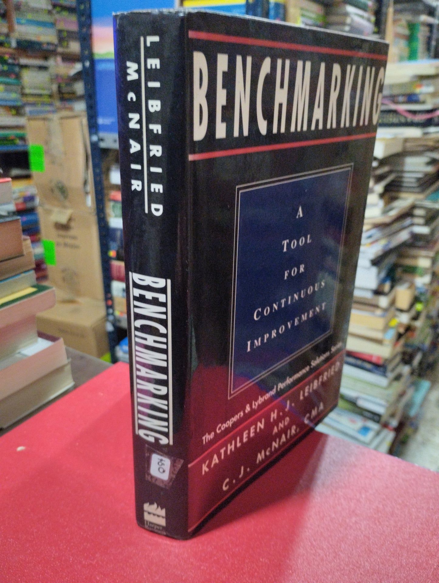 BENCHMARKING KATHLEEN H.J. LEIBFRIED Y C.J. MCNAIR USADO IDIOMAS ALDAMA