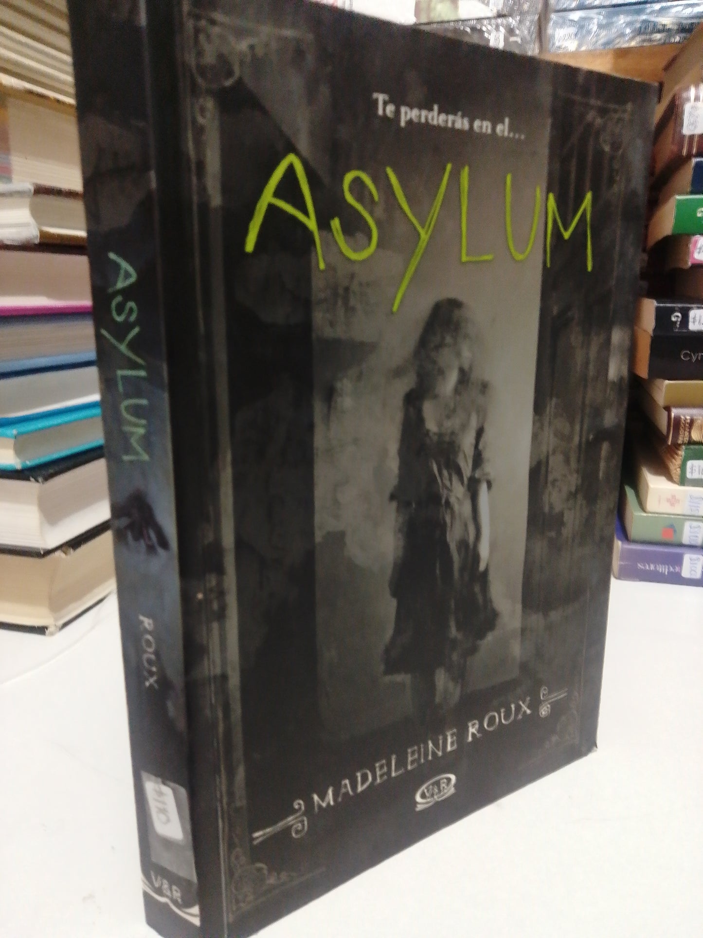 ASYLUM POR MADELEINE ROUX USADO NOVELA JUÁREZ
