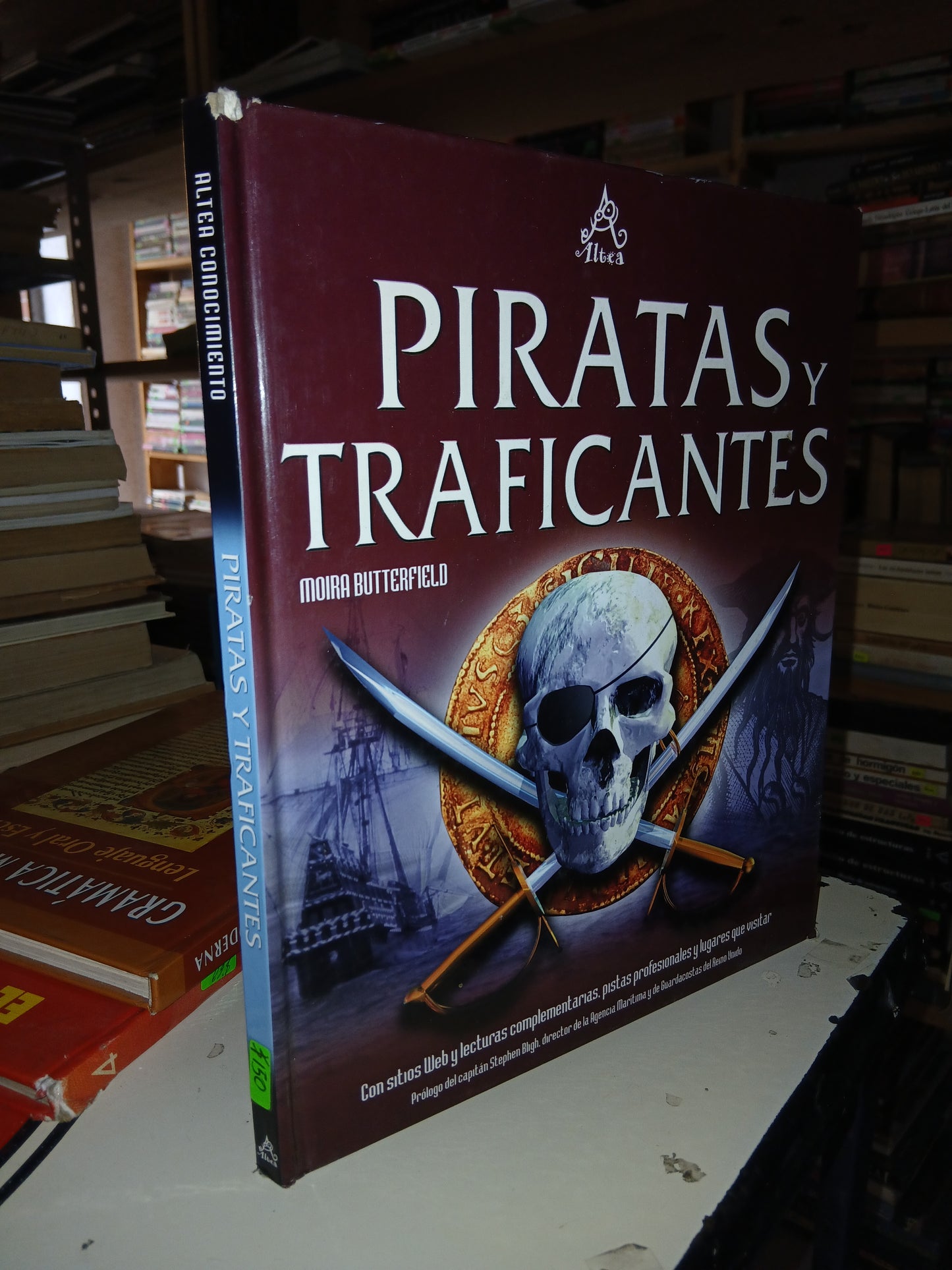 PIRATAS Y TRAFICANTES POR MOIRA BUTTERFIELD USADO INFANTIL LITERARIO 207