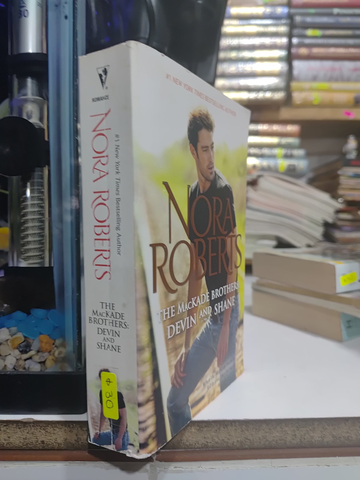 THE MACKADES BROTHERS & DEVIN AND SHANE POR NORA ROBERTS USADO IDIOMAS JUAREZ