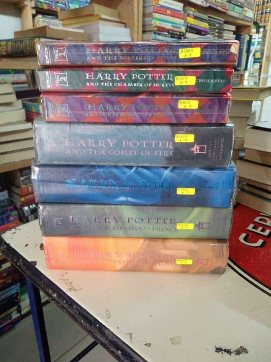 HARRY POTTER SAGA COMPLETA ( $1300 X 7 )  POR J K ROWLLINGS EN INGLES USADO IDIOMAS LITERARIO 207