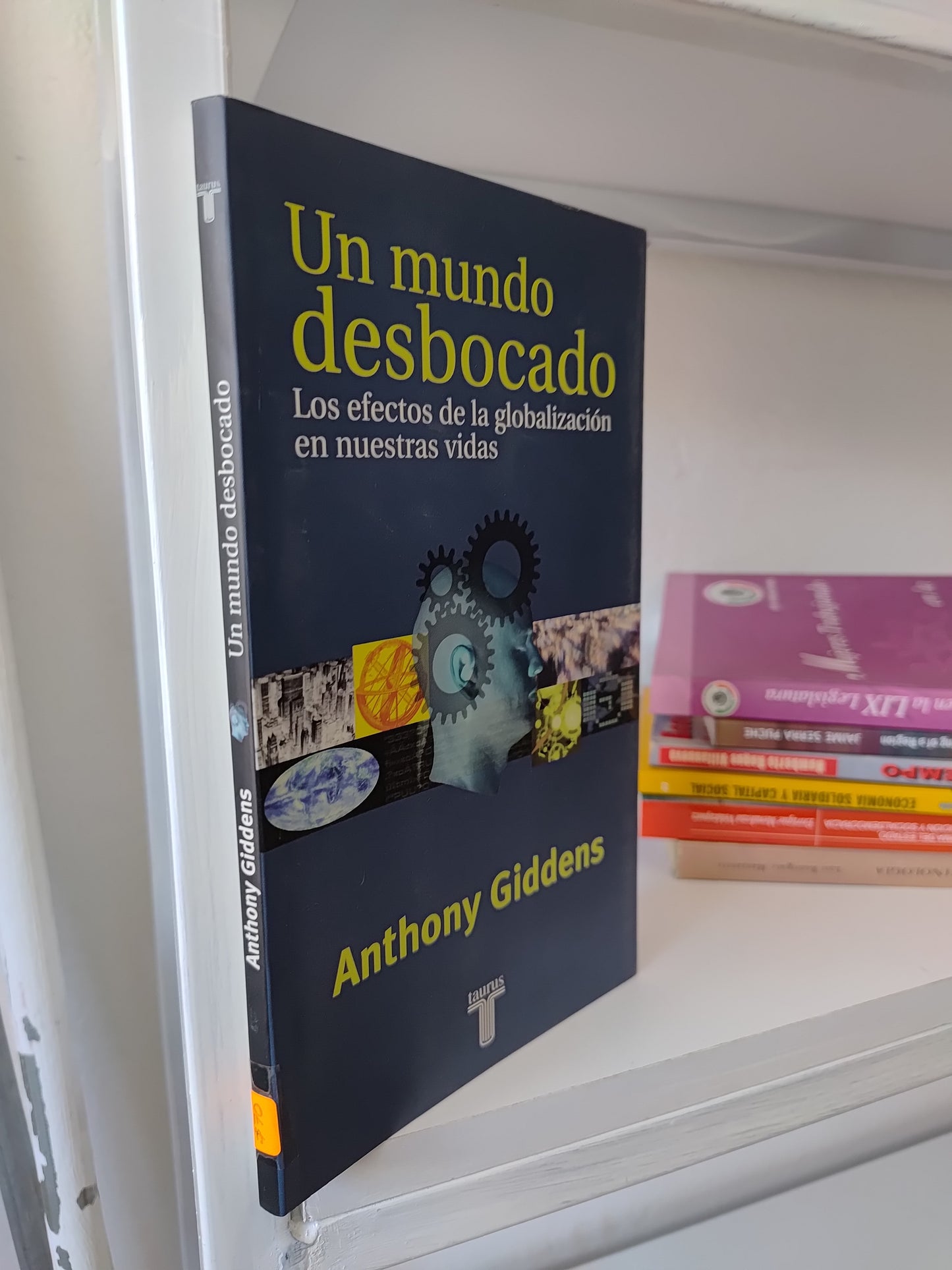 UN MUNDO DESBOCADO POR ANTHONY GIDDENS USADO SOCIOLOGIA JUAREZ 515