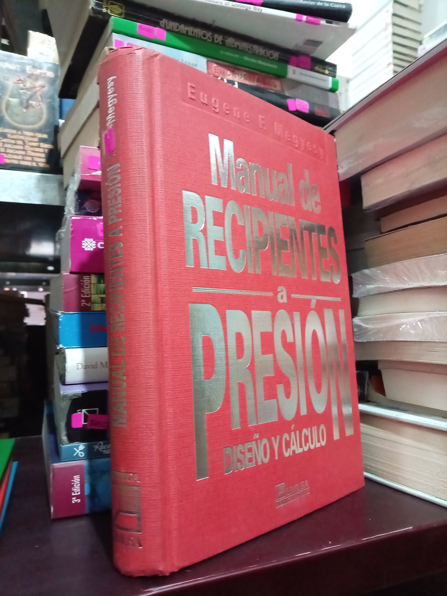 MANUAL DE RECIPIENTES A PRESIÓN DISEÑO Y CALCULO POR EUGENE F. MEGYESY USADO MATE LITERARIO 305