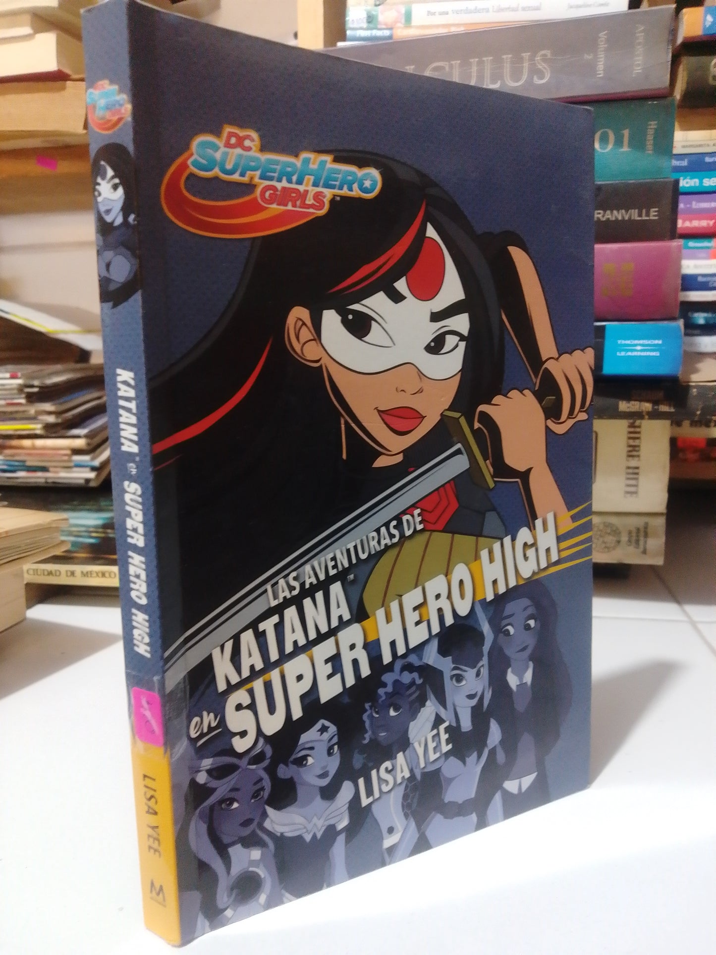 LAS AVENTURAS DE KATANA EN SUPER HERO HIGH POR LISA YEE USADO INFANTIL JUAREZ