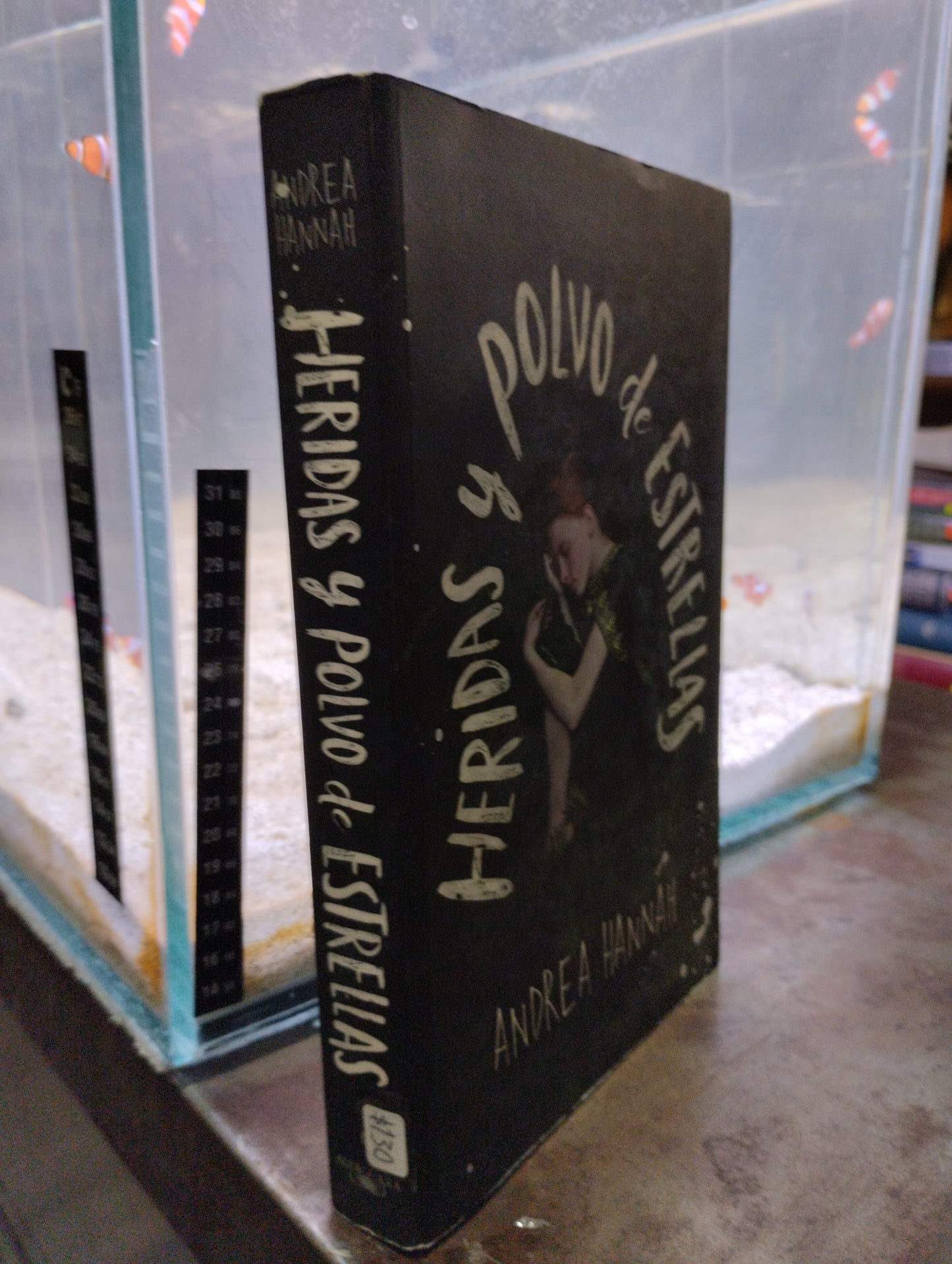 HERIDAS Y POLVO DE ESTRELLAS POR ANDREA HANNAH USADO NOVELAS ALDAMA